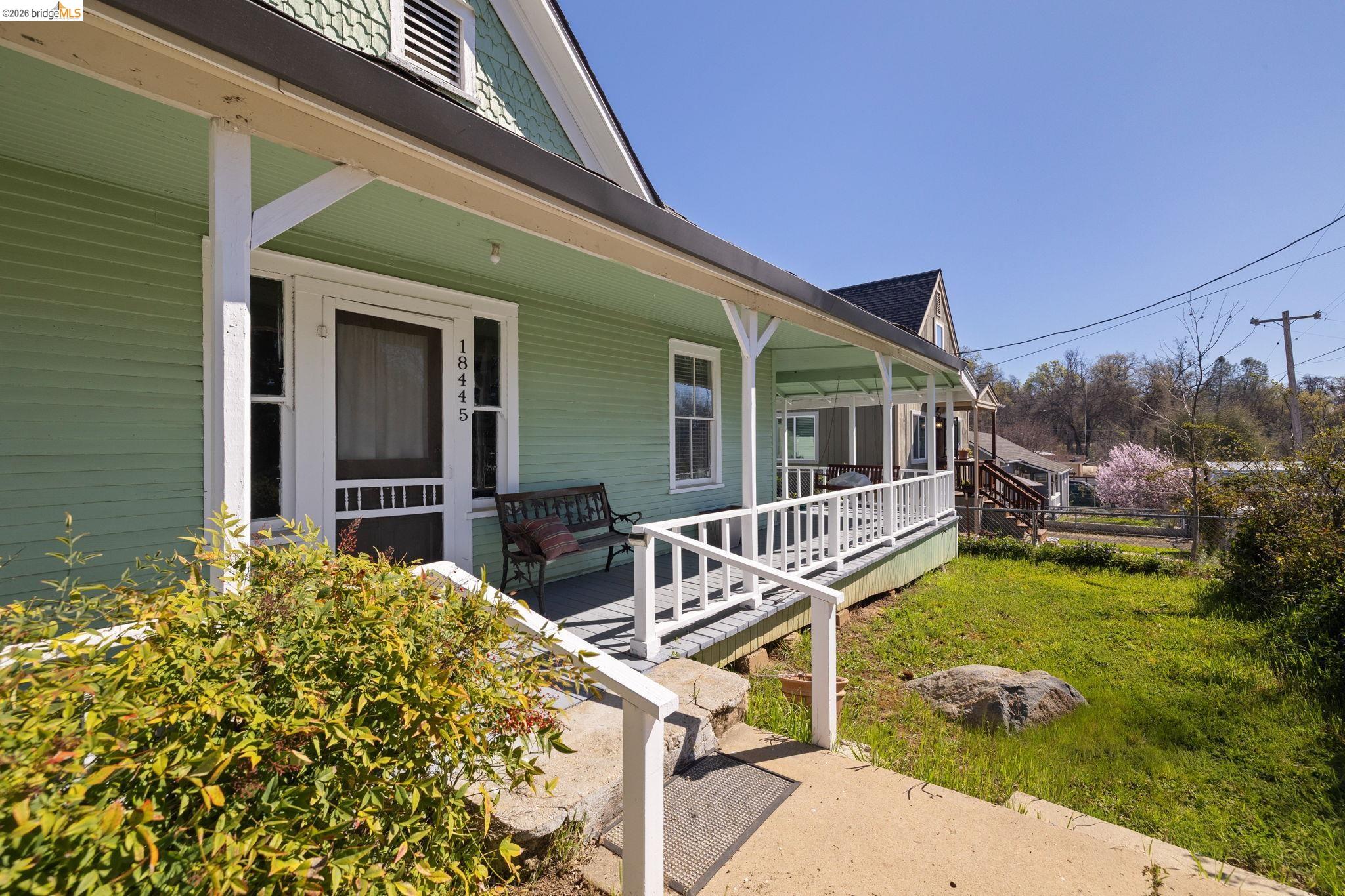 Detail Gallery Image 2 of 30 For 18445 Oak St, Tuolumne,  CA 95379 - 3 Beds | 2 Baths