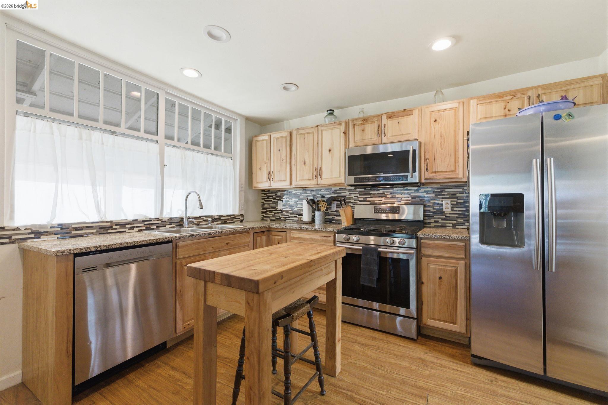 Detail Gallery Image 12 of 30 For 18445 Oak St, Tuolumne,  CA 95379 - 3 Beds | 2 Baths