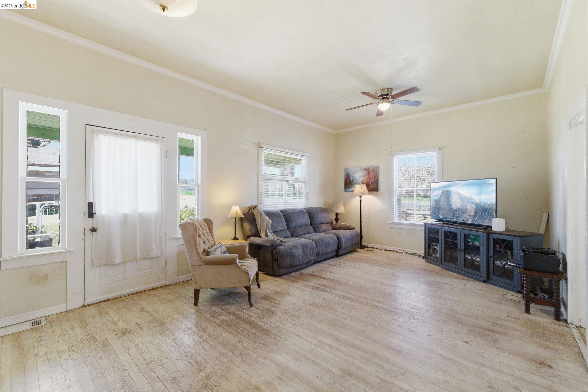 Detail Gallery Image 5 of 30 For 18445 Oak St, Tuolumne,  CA 95379 - 3 Beds | 2 Baths