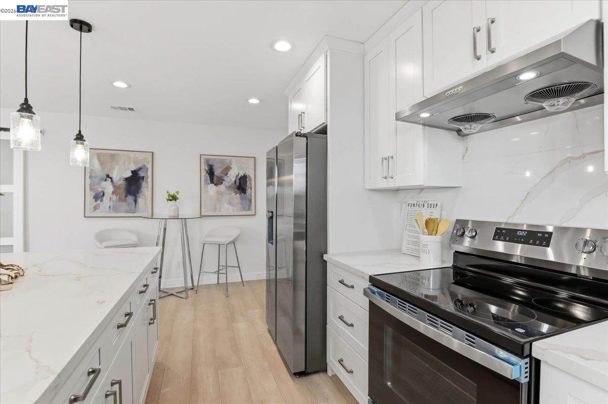 Detail Gallery Image 11 of 46 For 4519 Edwards Ln, Castro Valley,  CA 94546 - 6 Beds | 4/1 Baths