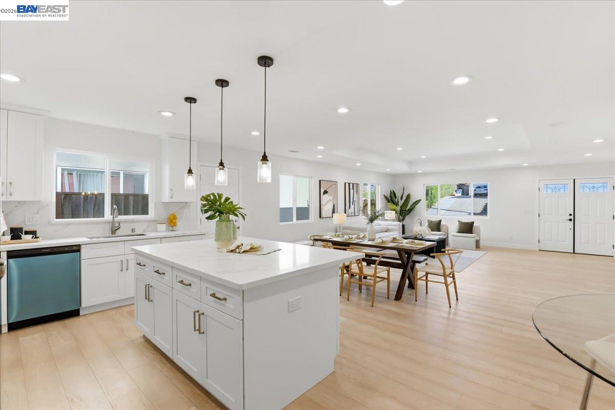 Detail Gallery Image 15 of 46 For 4519 Edwards Ln, Castro Valley,  CA 94546 - 6 Beds | 4/1 Baths