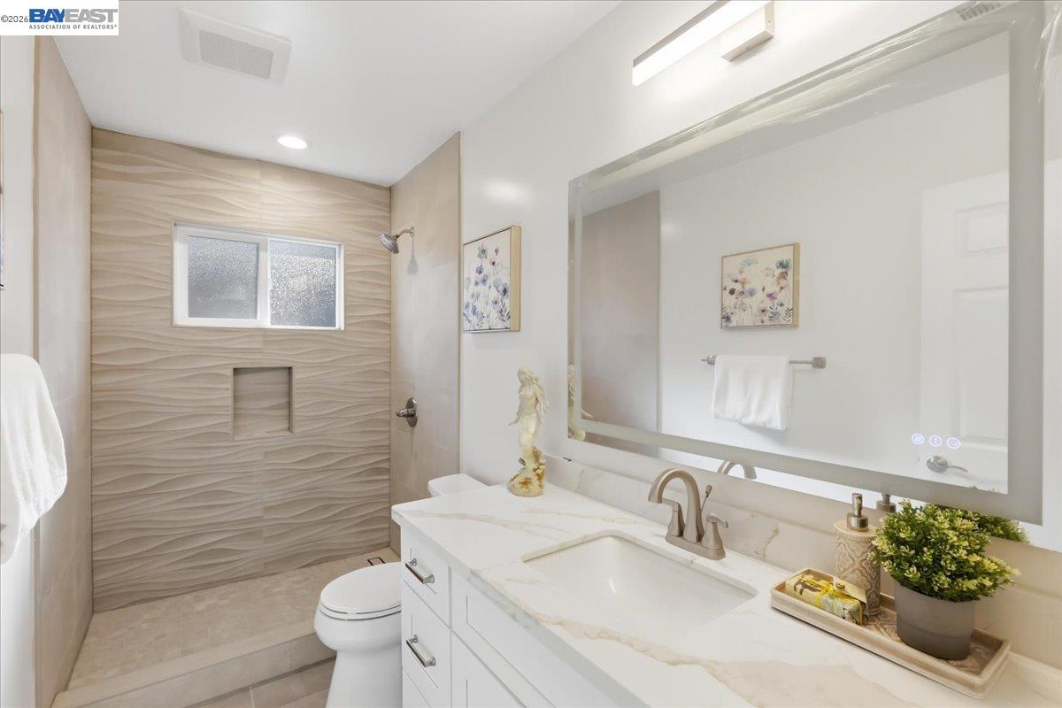 Detail Gallery Image 19 of 46 For 4519 Edwards Ln, Castro Valley,  CA 94546 - 6 Beds | 4/1 Baths