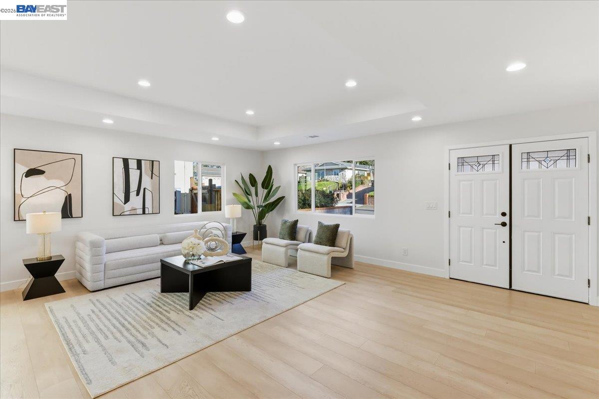 Detail Gallery Image 3 of 46 For 4519 Edwards Ln, Castro Valley,  CA 94546 - 6 Beds | 4/1 Baths