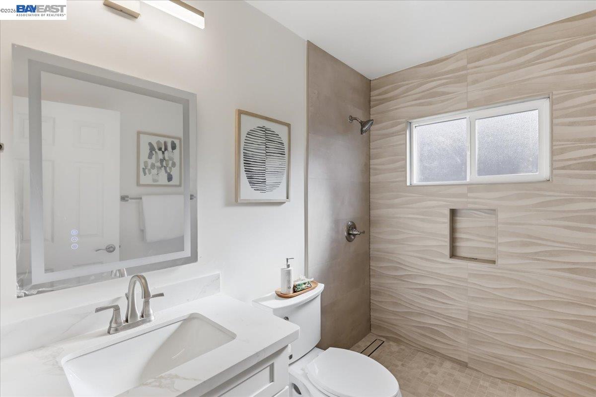 Detail Gallery Image 22 of 46 For 4519 Edwards Ln, Castro Valley,  CA 94546 - 6 Beds | 4/1 Baths