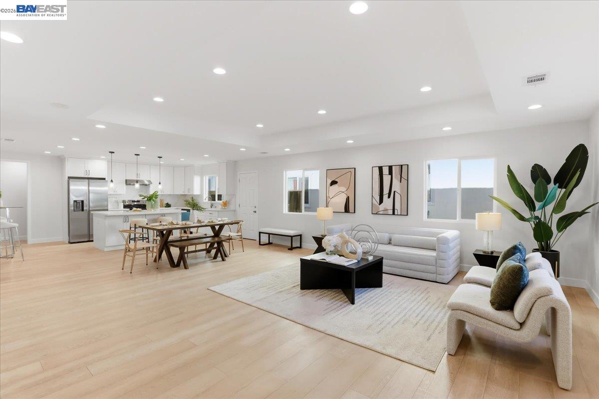 Detail Gallery Image 4 of 46 For 4519 Edwards Ln, Castro Valley,  CA 94546 - 6 Beds | 4/1 Baths