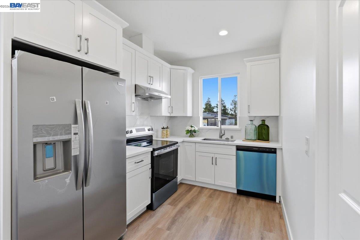 Detail Gallery Image 33 of 46 For 4519 Edwards Ln, Castro Valley,  CA 94546 - 6 Beds | 4/1 Baths