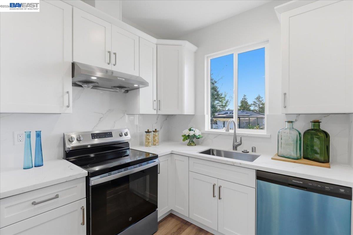 Detail Gallery Image 35 of 46 For 4519 Edwards Ln, Castro Valley,  CA 94546 - 6 Beds | 4/1 Baths