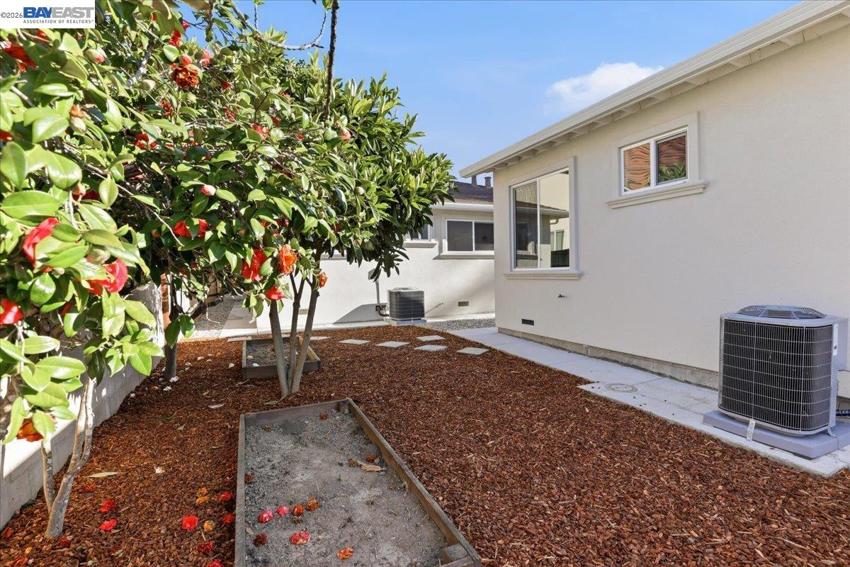 Detail Gallery Image 44 of 46 For 4519 Edwards Ln, Castro Valley,  CA 94546 - 6 Beds | 4/1 Baths