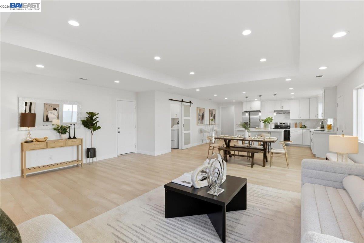 Detail Gallery Image 6 of 46 For 4519 Edwards Ln, Castro Valley,  CA 94546 - 6 Beds | 4/1 Baths