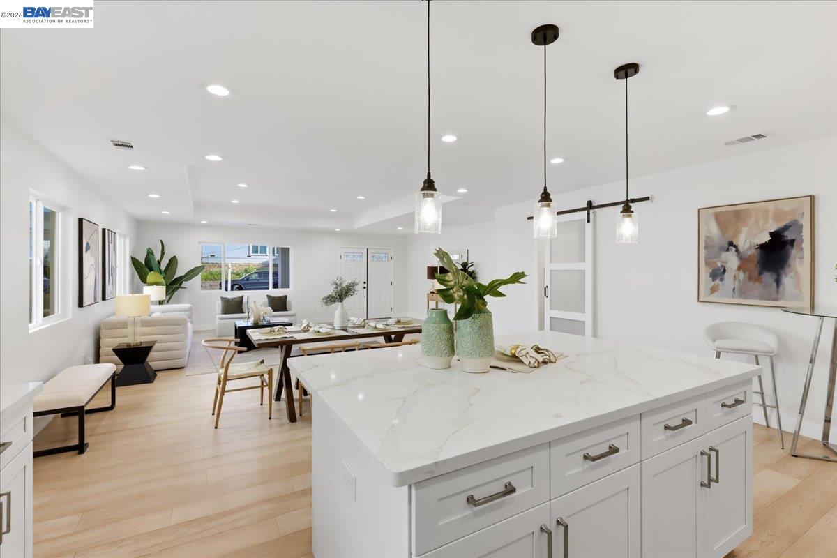 Detail Gallery Image 9 of 46 For 4519 Edwards Ln, Castro Valley,  CA 94546 - 6 Beds | 4/1 Baths