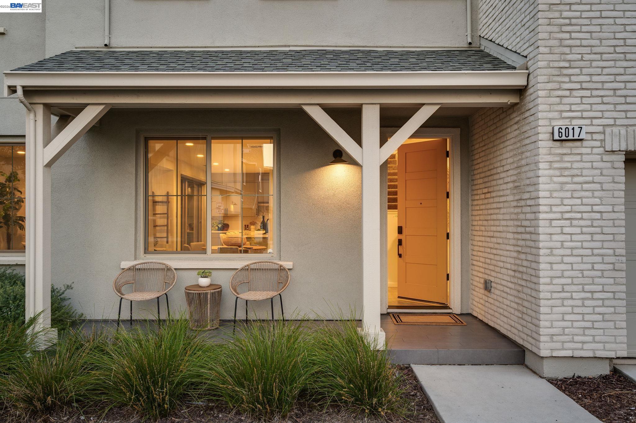 Detail Gallery Image 3 of 54 For 6017 Basaltina Pl, Dublin,  CA 94568 - 5 Beds | 3/1 Baths