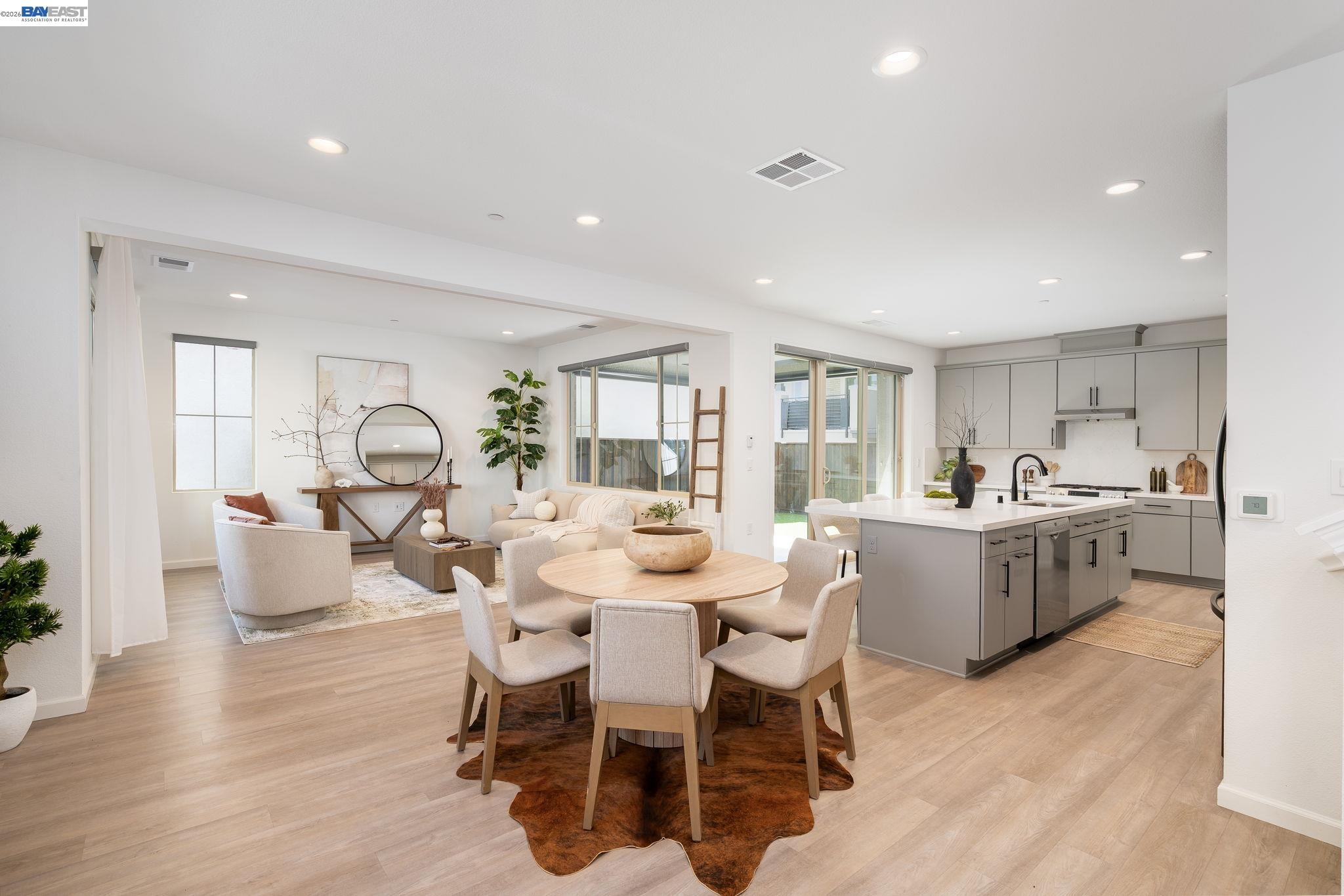 Detail Gallery Image 4 of 54 For 6017 Basaltina Pl, Dublin,  CA 94568 - 5 Beds | 3/1 Baths