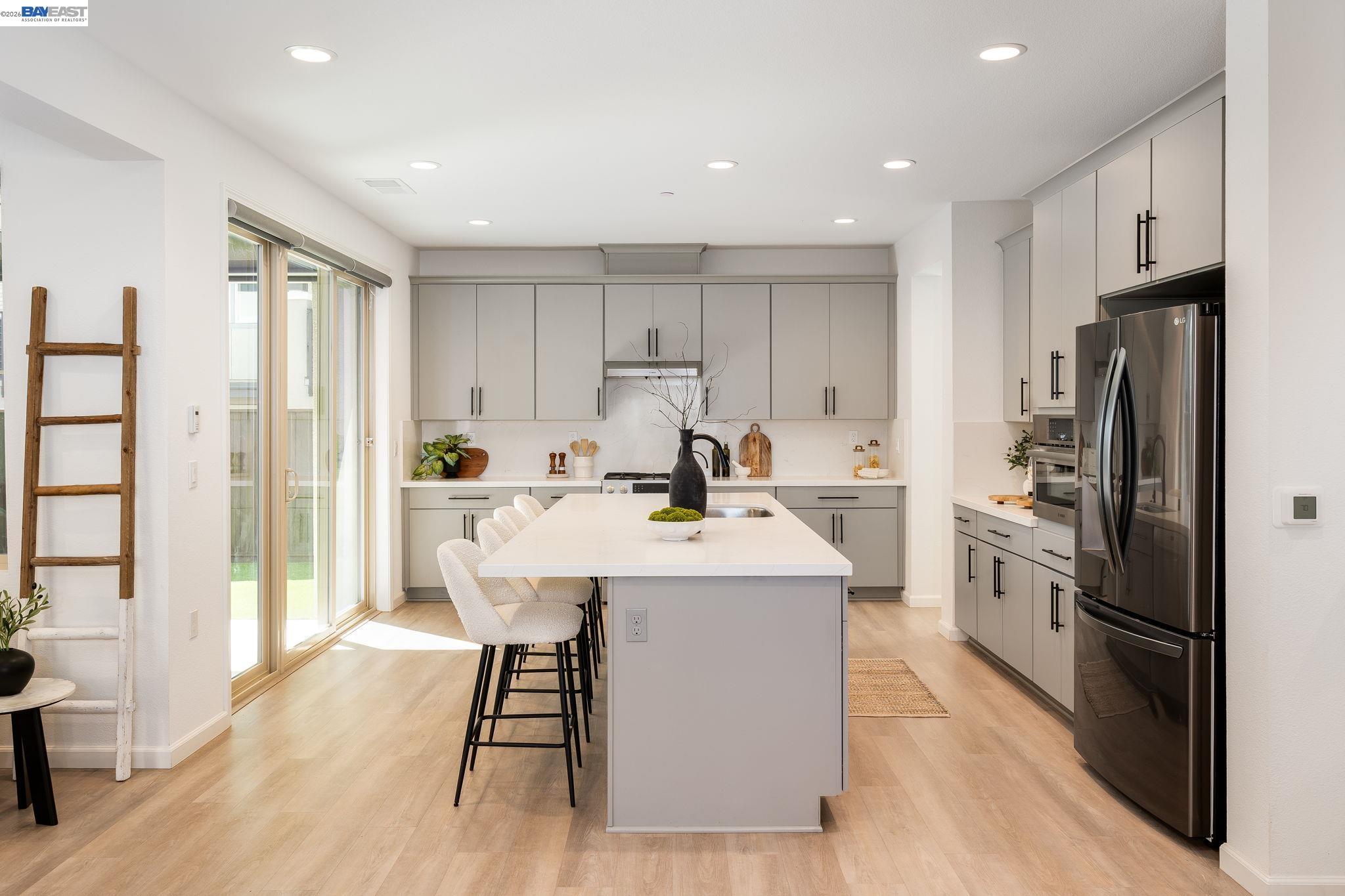 Detail Gallery Image 10 of 54 For 6017 Basaltina Pl, Dublin,  CA 94568 - 5 Beds | 3/1 Baths