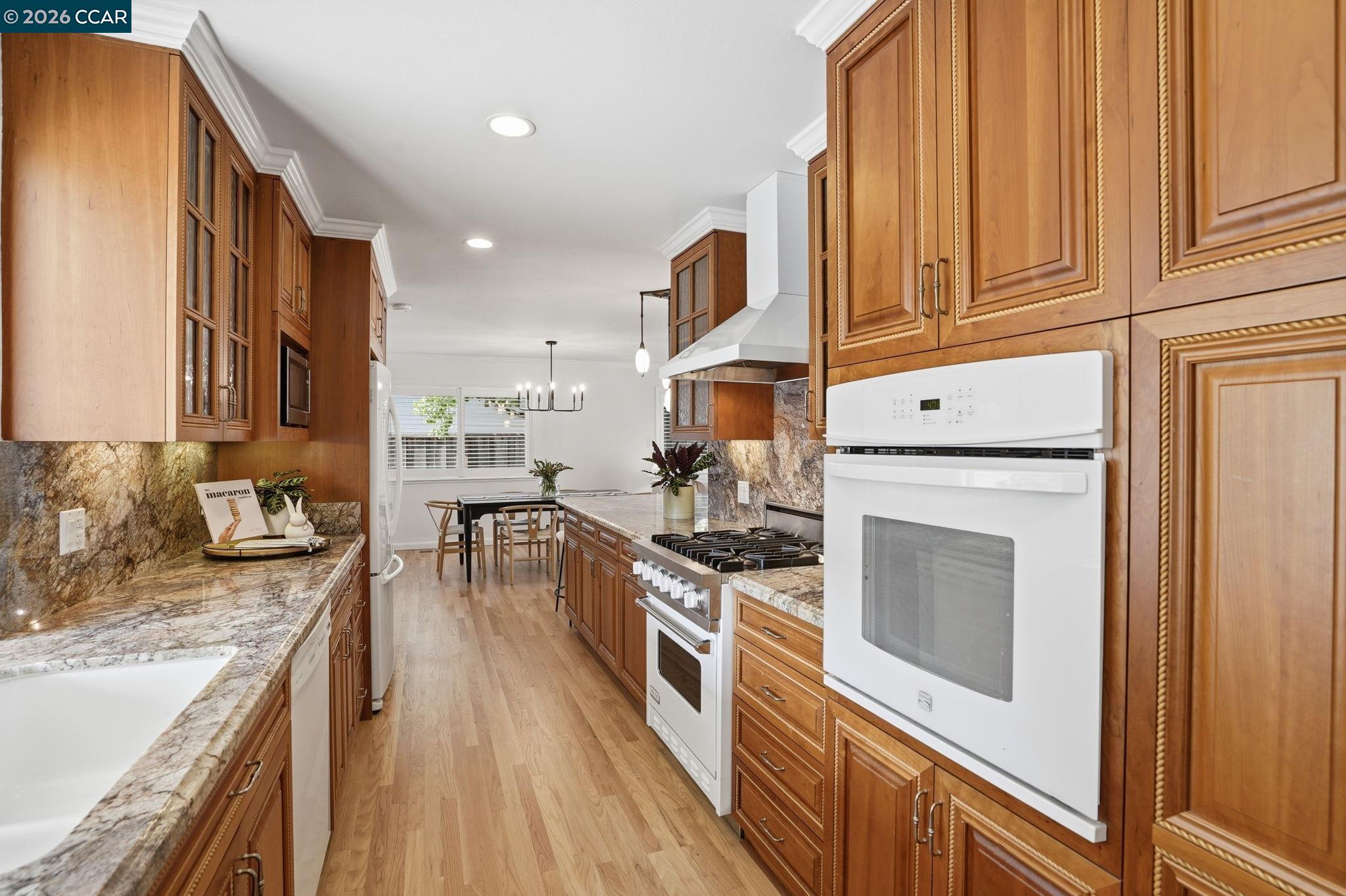 Detail Gallery Image 11 of 42 For 27 Whitehall Dr, Orinda,  CA 94563 - 4 Beds | 3 Baths