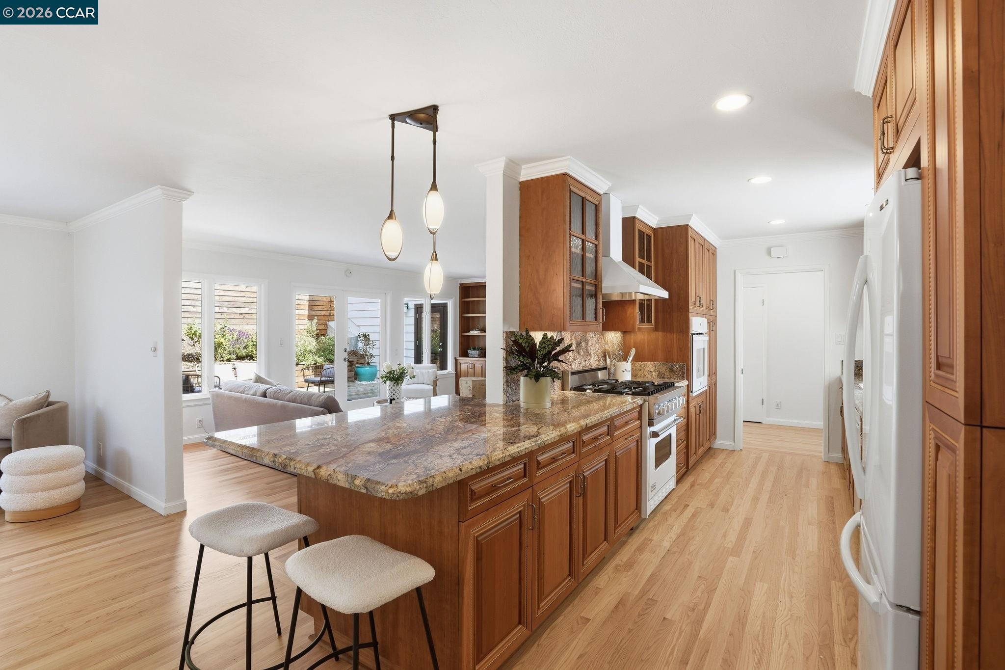 Detail Gallery Image 12 of 42 For 27 Whitehall Dr, Orinda,  CA 94563 - 4 Beds | 3 Baths