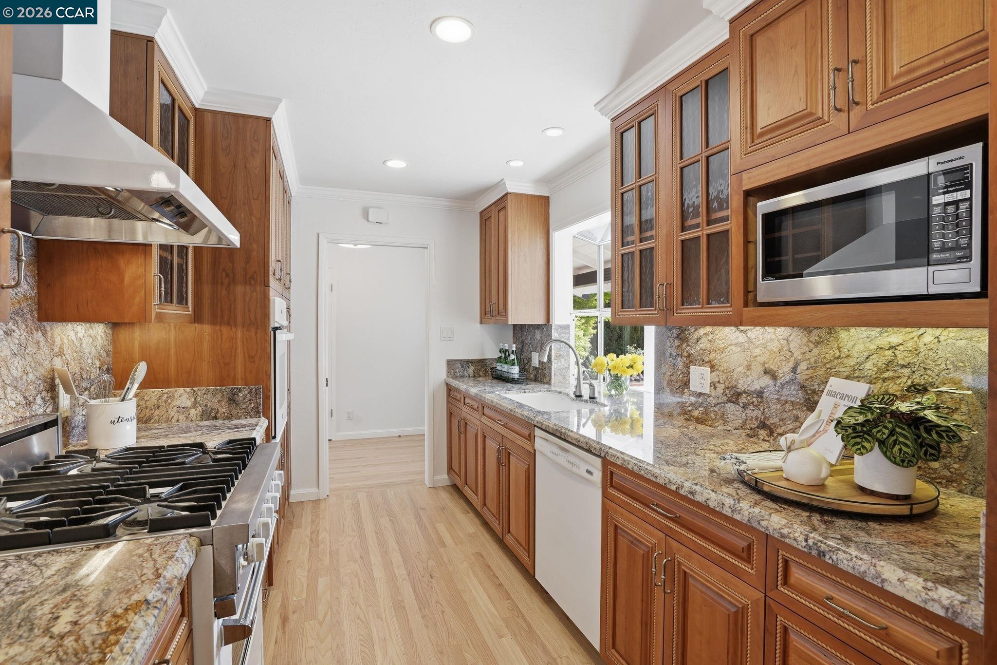 Detail Gallery Image 7 of 42 For 27 Whitehall Dr, Orinda,  CA 94563 - 4 Beds | 3 Baths