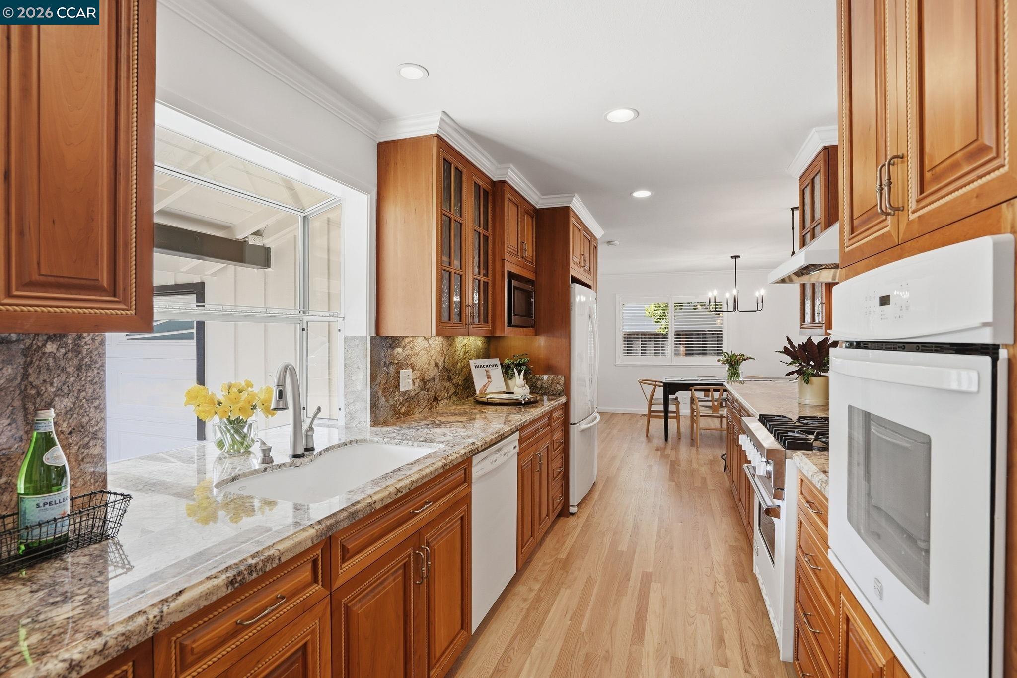 Detail Gallery Image 10 of 42 For 27 Whitehall Dr, Orinda,  CA 94563 - 4 Beds | 3 Baths