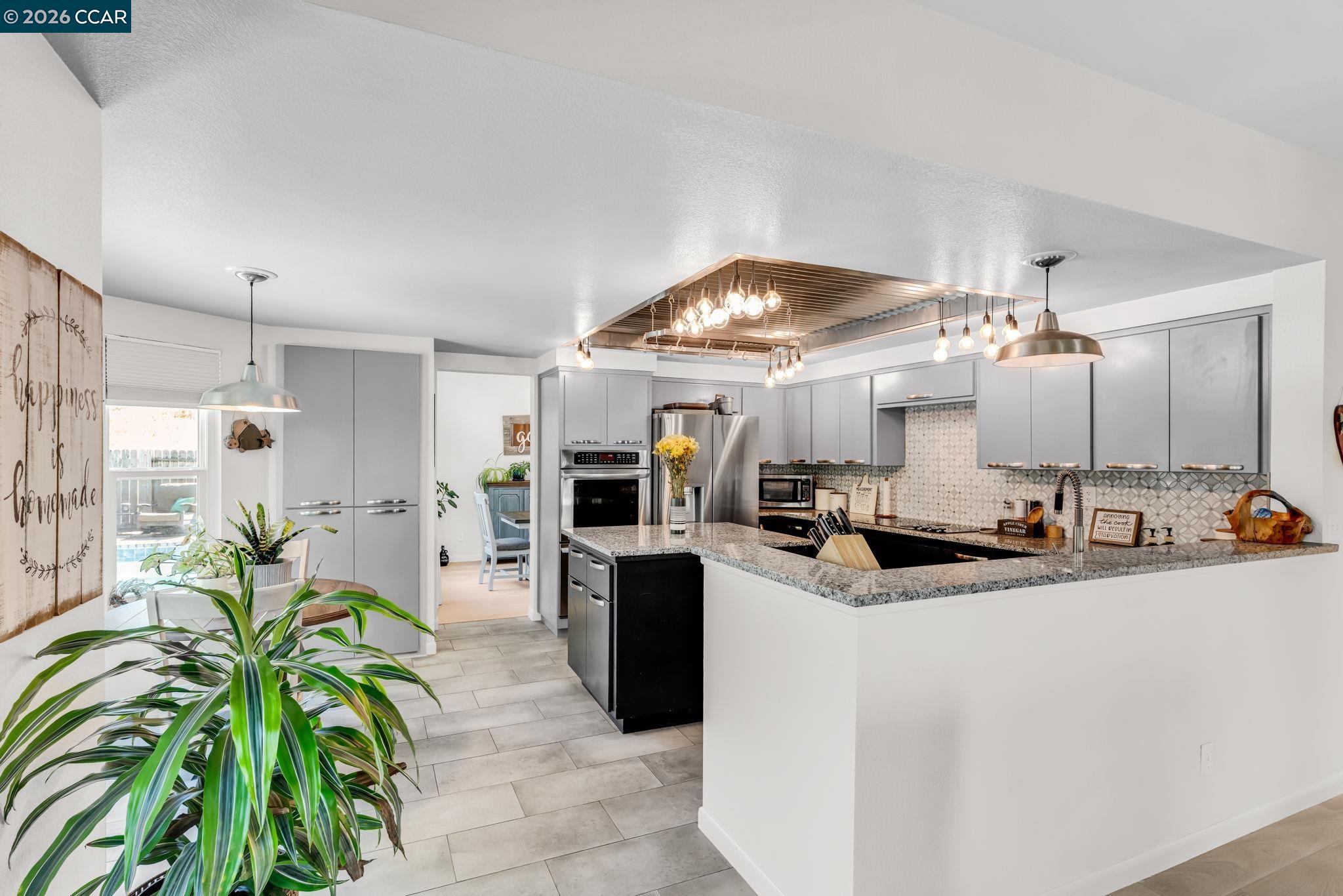 Detail Gallery Image 11 of 49 For 2486 Del Monte Dr, Fairfield,  CA 94534 - 5 Beds | 3 Baths