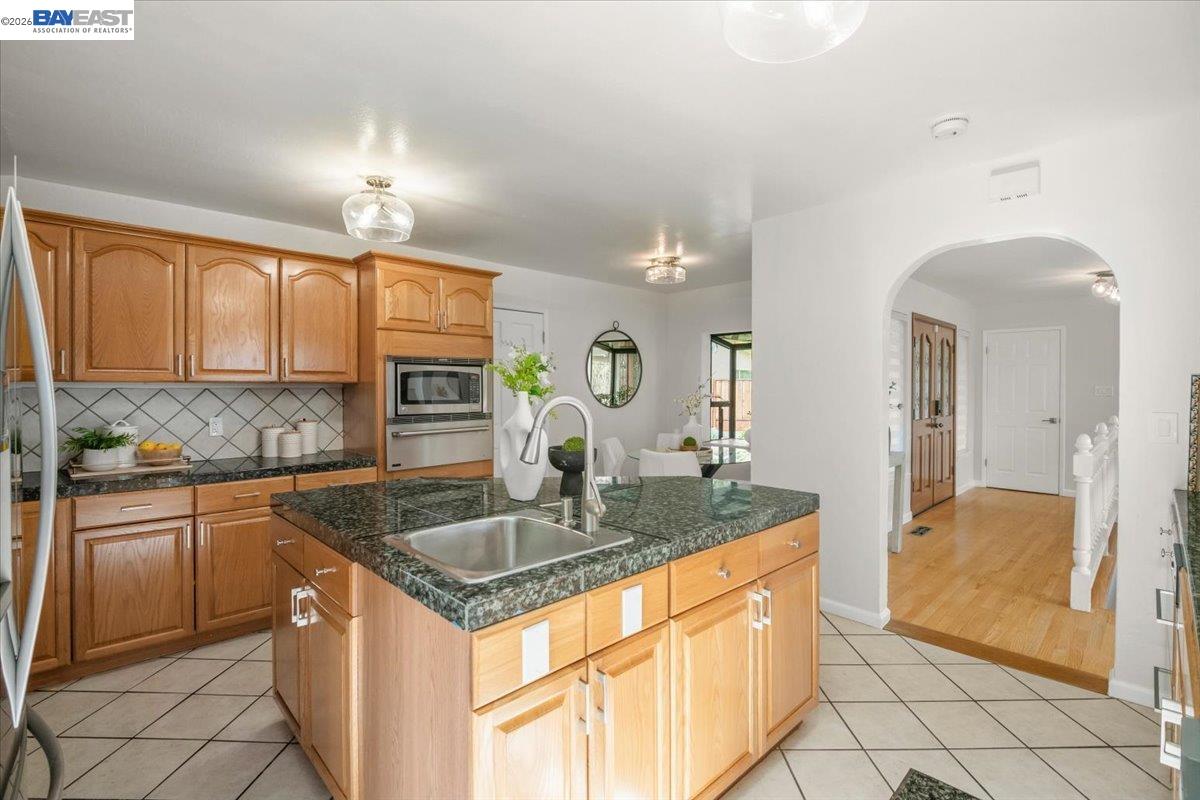 Detail Gallery Image 14 of 36 For 657 Byrdee Way, Lafayette,  CA 94549 - 5 Beds | 3 Baths