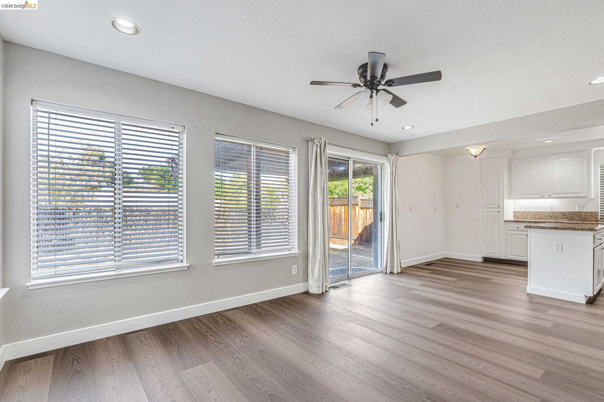 Detail Gallery Image 15 of 51 For 5052 Perry Way, Antioch,  CA 94531-8414 - 4 Beds | 3 Baths