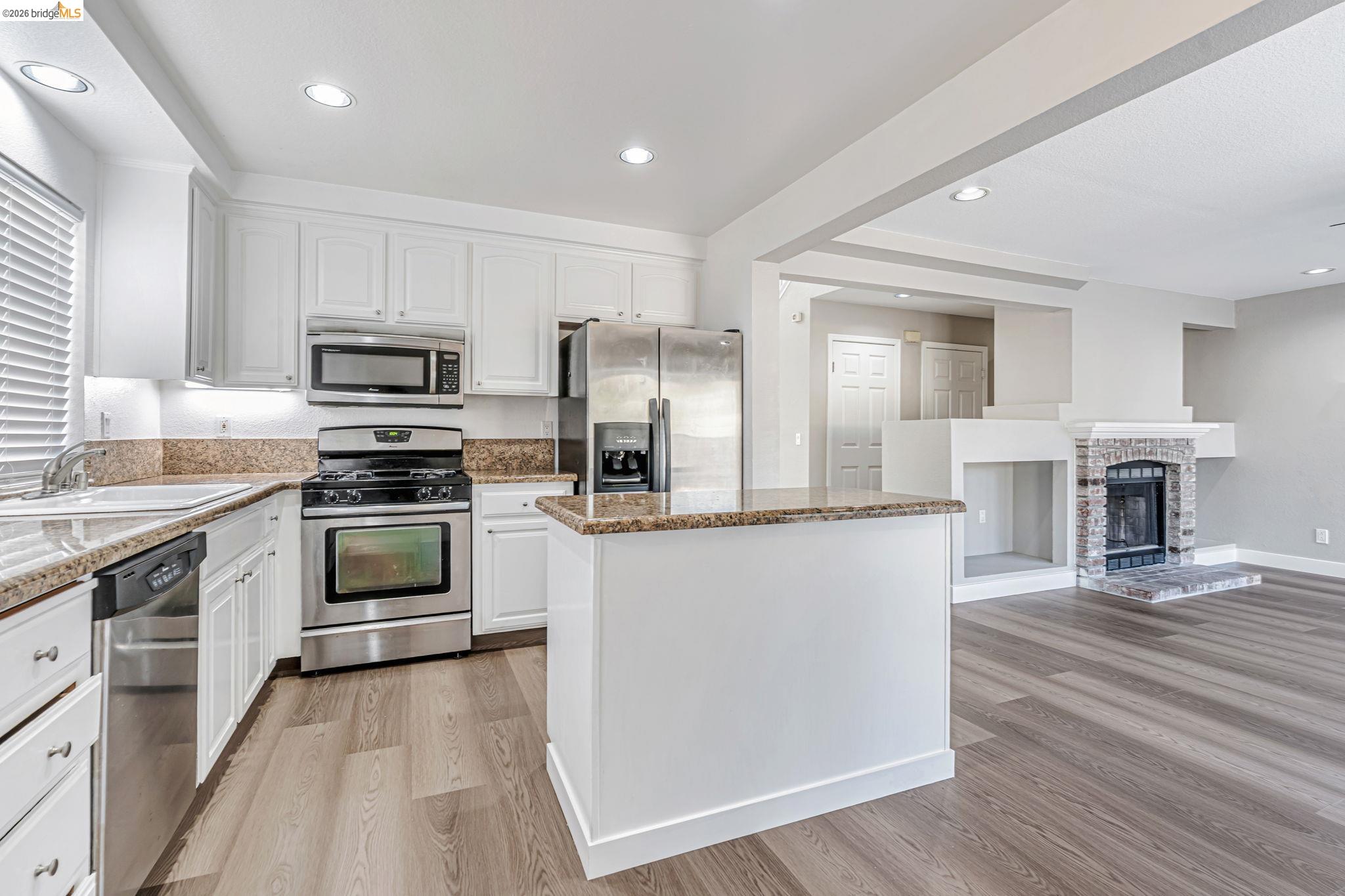 Detail Gallery Image 17 of 51 For 5052 Perry Way, Antioch,  CA 94531-8414 - 4 Beds | 3 Baths