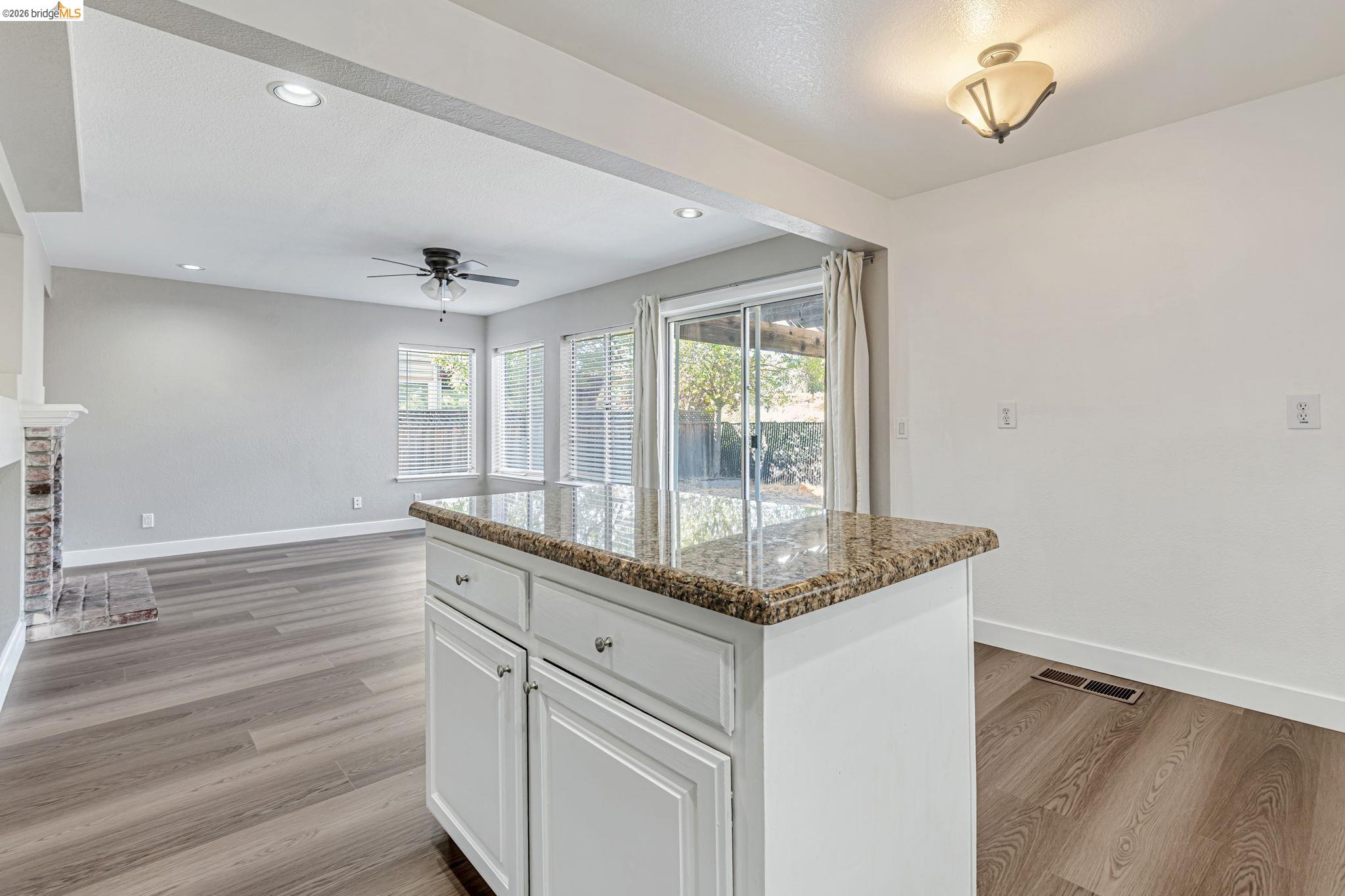 Detail Gallery Image 18 of 51 For 5052 Perry Way, Antioch,  CA 94531-8414 - 4 Beds | 3 Baths