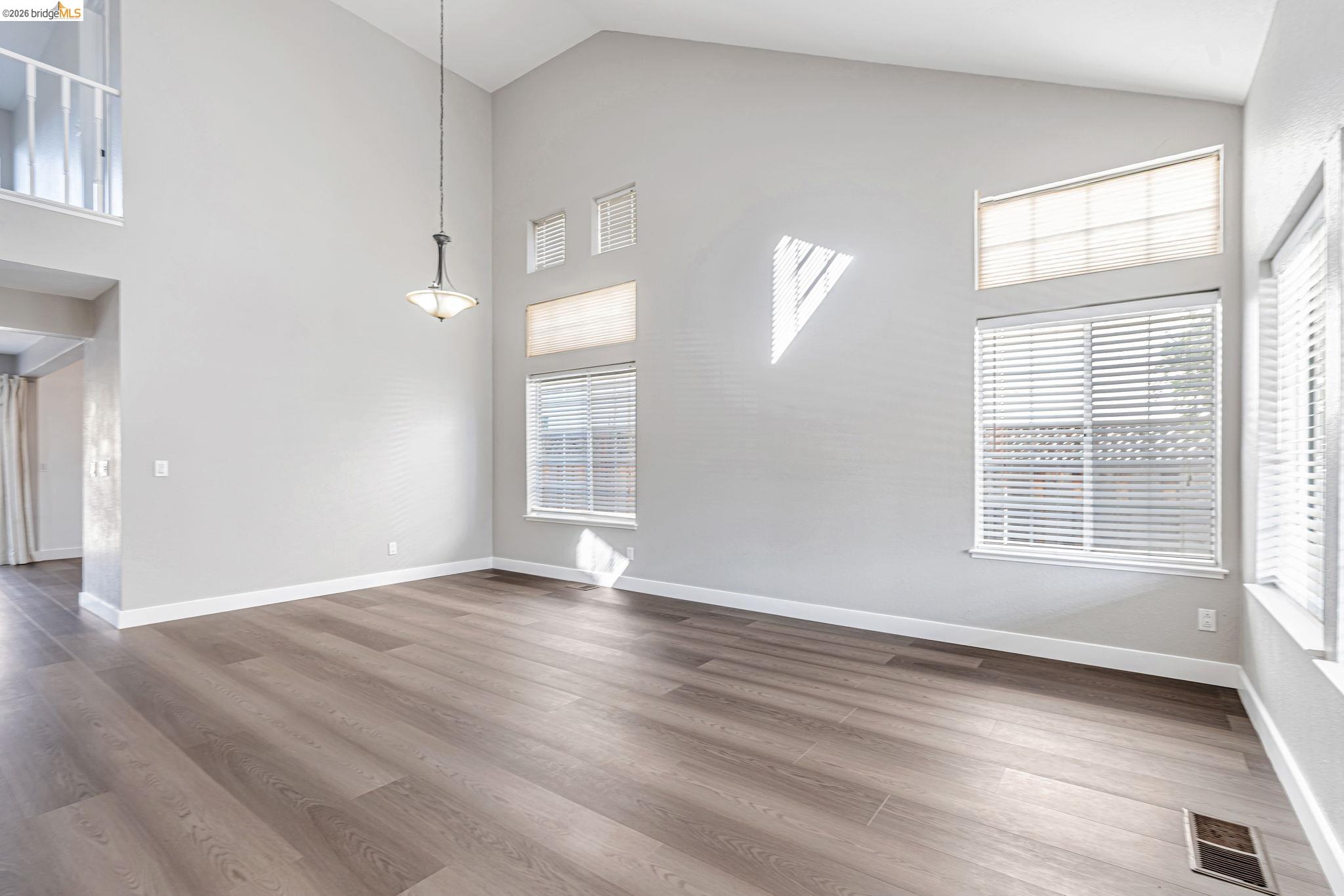 Detail Gallery Image 7 of 51 For 5052 Perry Way, Antioch,  CA 94531-8414 - 4 Beds | 3 Baths