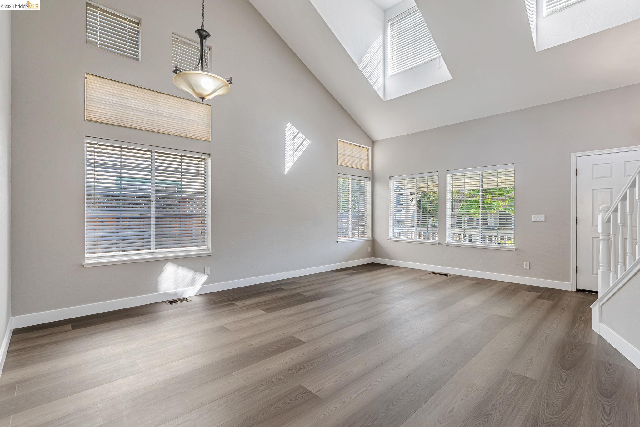 Detail Gallery Image 9 of 51 For 5052 Perry Way, Antioch,  CA 94531-8414 - 4 Beds | 3 Baths