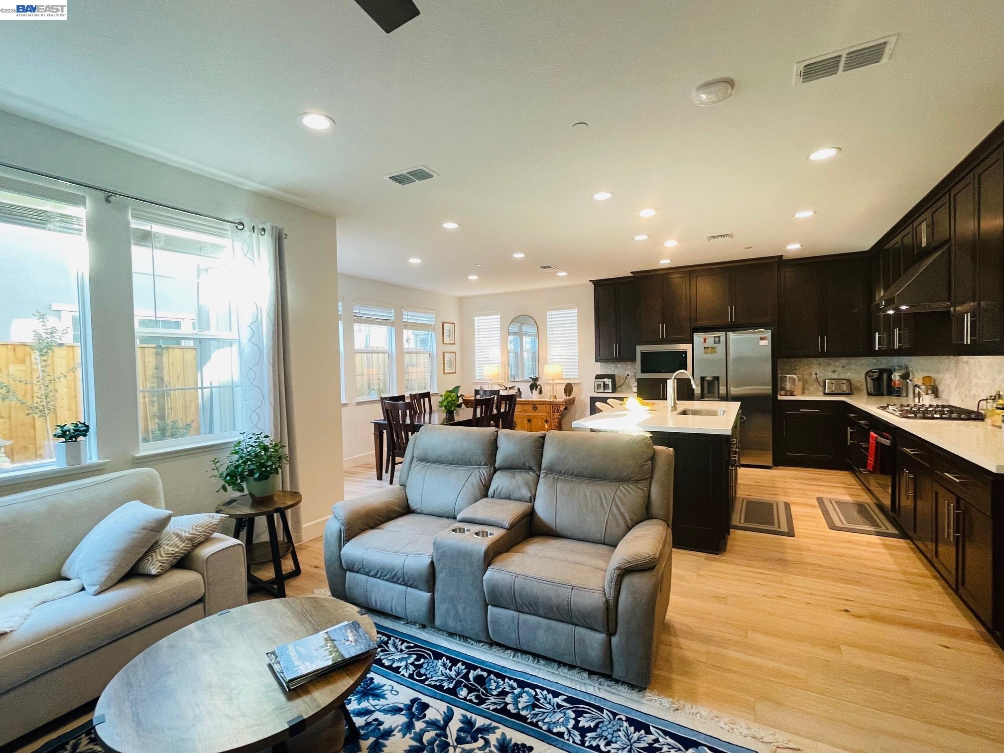 Detail Gallery Image 7 of 24 For 168 E Calder Dr, Mountain House,  CA 95391 - 3 Beds | 2/1 Baths