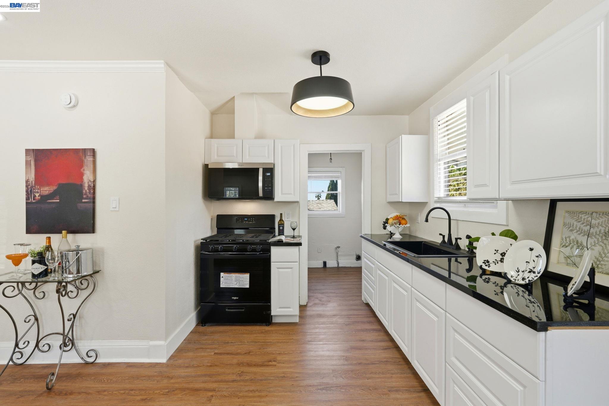 Detail Gallery Image 13 of 15 For 2957 73rd Ave, Oakland,  CA 94605 - 2 Beds | 1 Baths