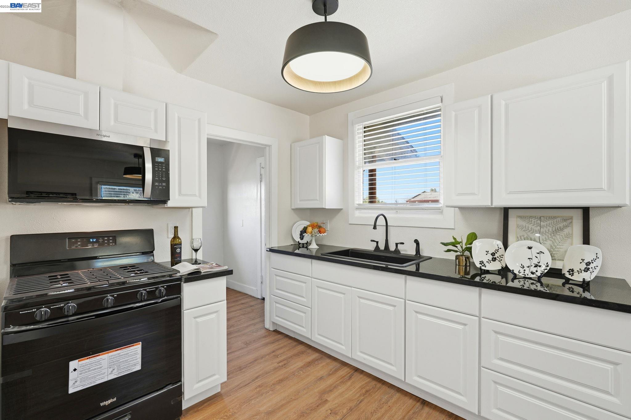 Detail Gallery Image 14 of 15 For 2957 73rd Ave, Oakland,  CA 94605 - 2 Beds | 1 Baths