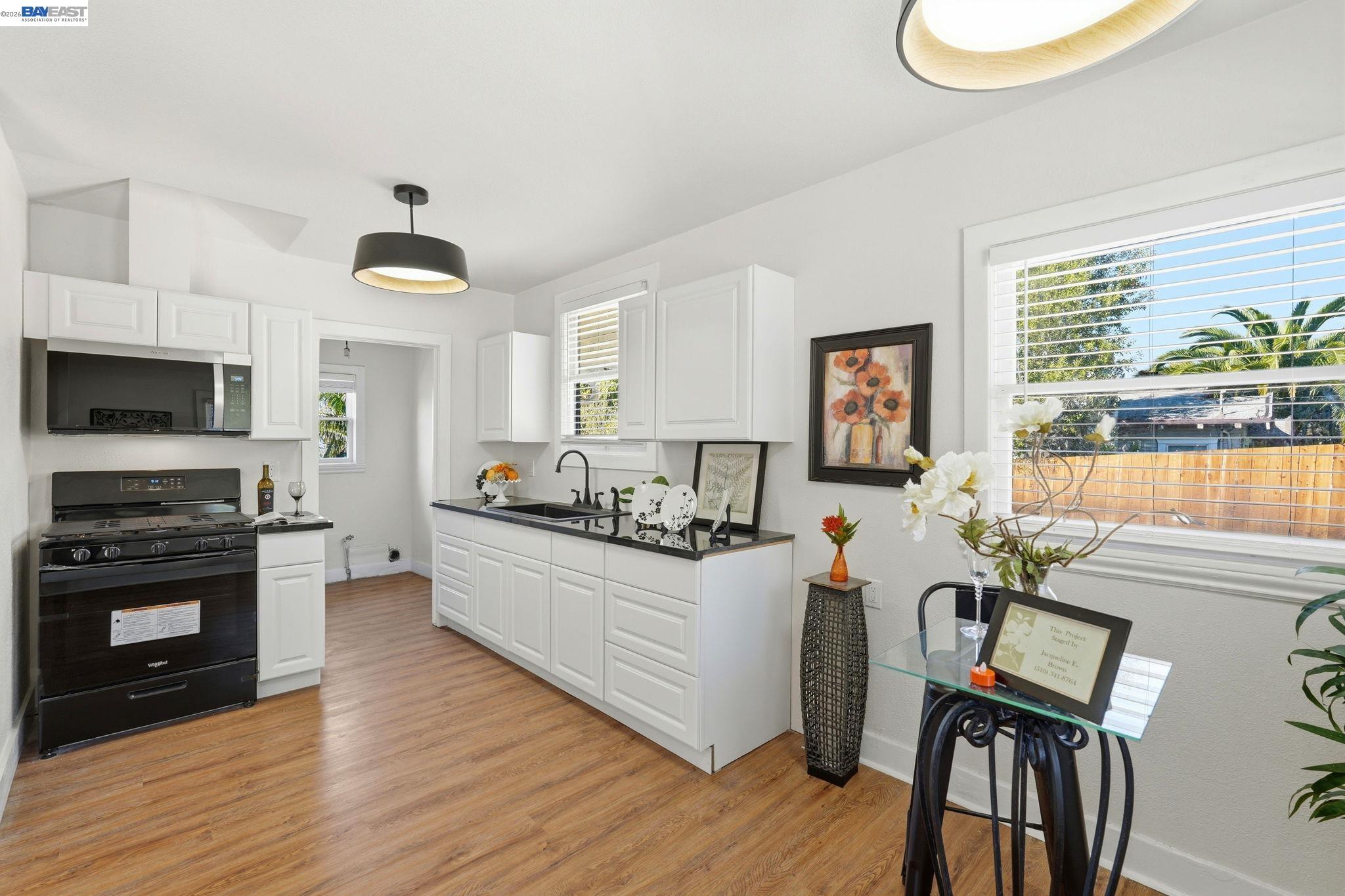 Detail Gallery Image 8 of 15 For 2957 73rd Ave, Oakland,  CA 94605 - 2 Beds | 1 Baths