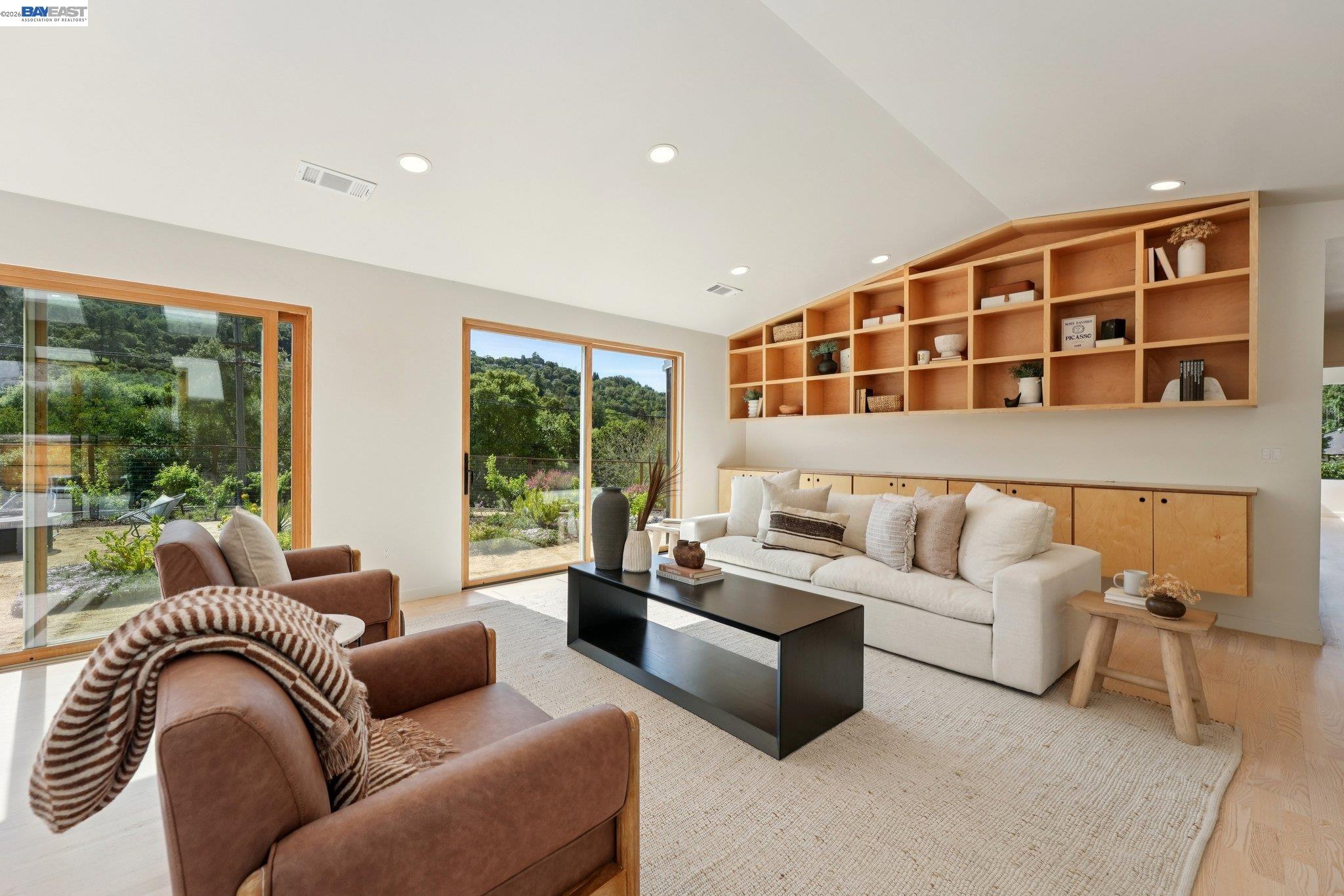 Detail Gallery Image 4 of 60 For 257 Orchard Rd, Orinda,  CA 94563 - 4 Beds | 3/1 Baths