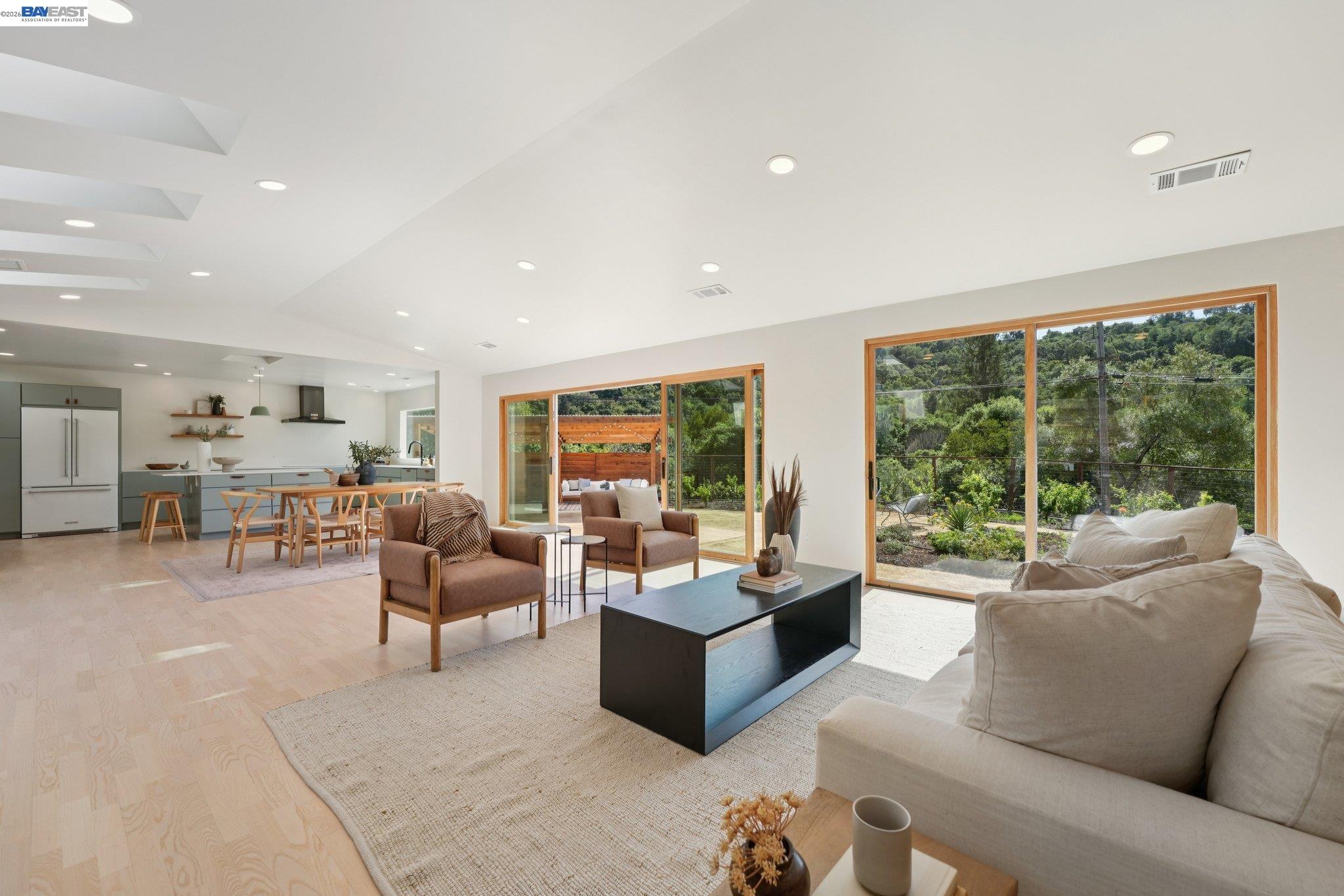 Detail Gallery Image 6 of 60 For 257 Orchard Rd, Orinda,  CA 94563 - 4 Beds | 3/1 Baths