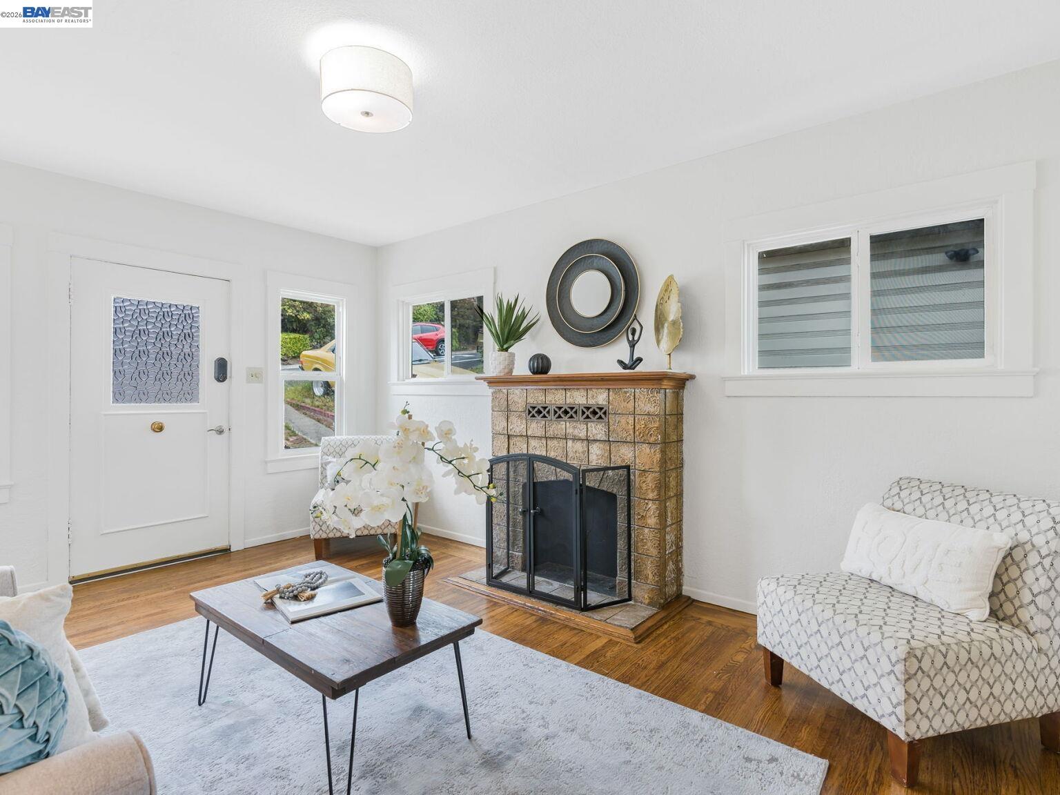 Detail Gallery Image 16 of 60 For 812 Washington Ave, Albany,  CA 94706 - 4 Beds | 2/1 Baths