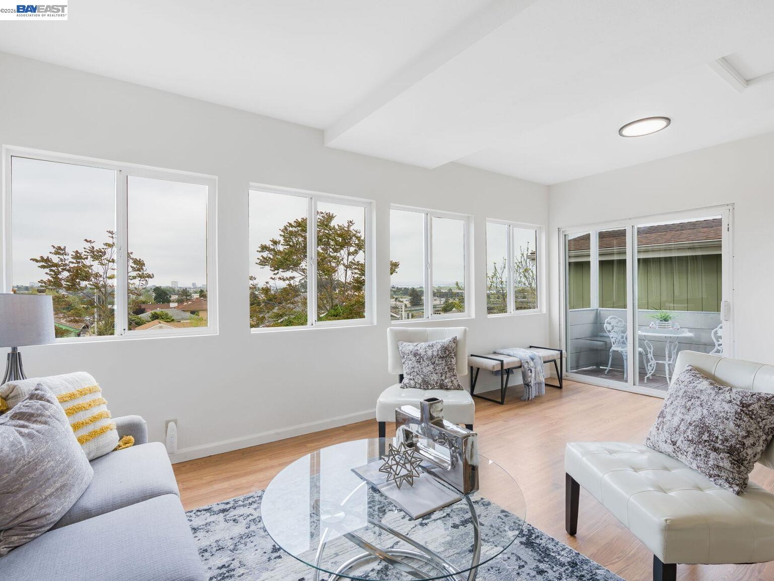 Detail Gallery Image 3 of 60 For 812 Washington Ave, Albany,  CA 94706 - 4 Beds | 2/1 Baths