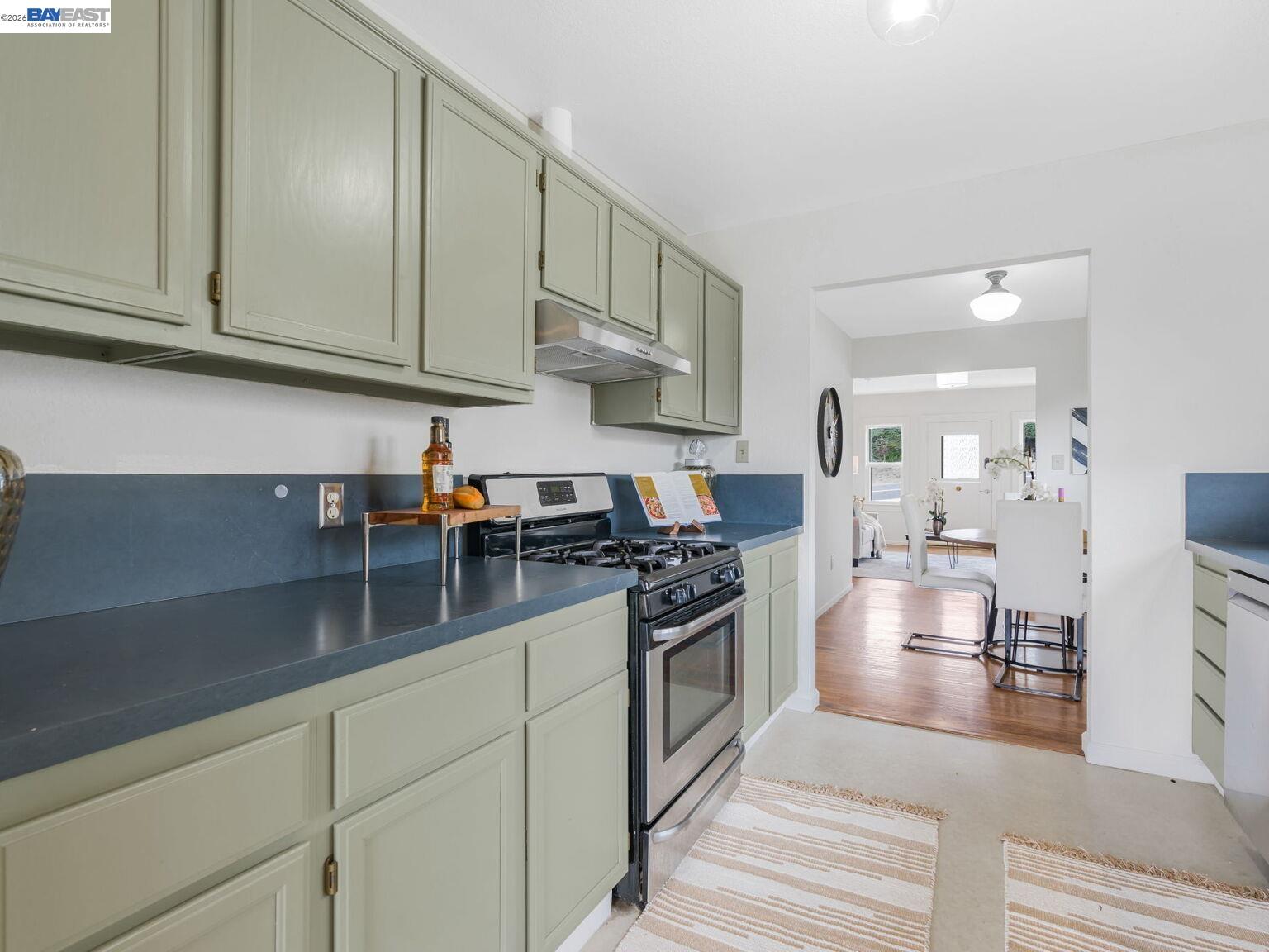 Detail Gallery Image 21 of 60 For 812 Washington Ave, Albany,  CA 94706 - 4 Beds | 2/1 Baths