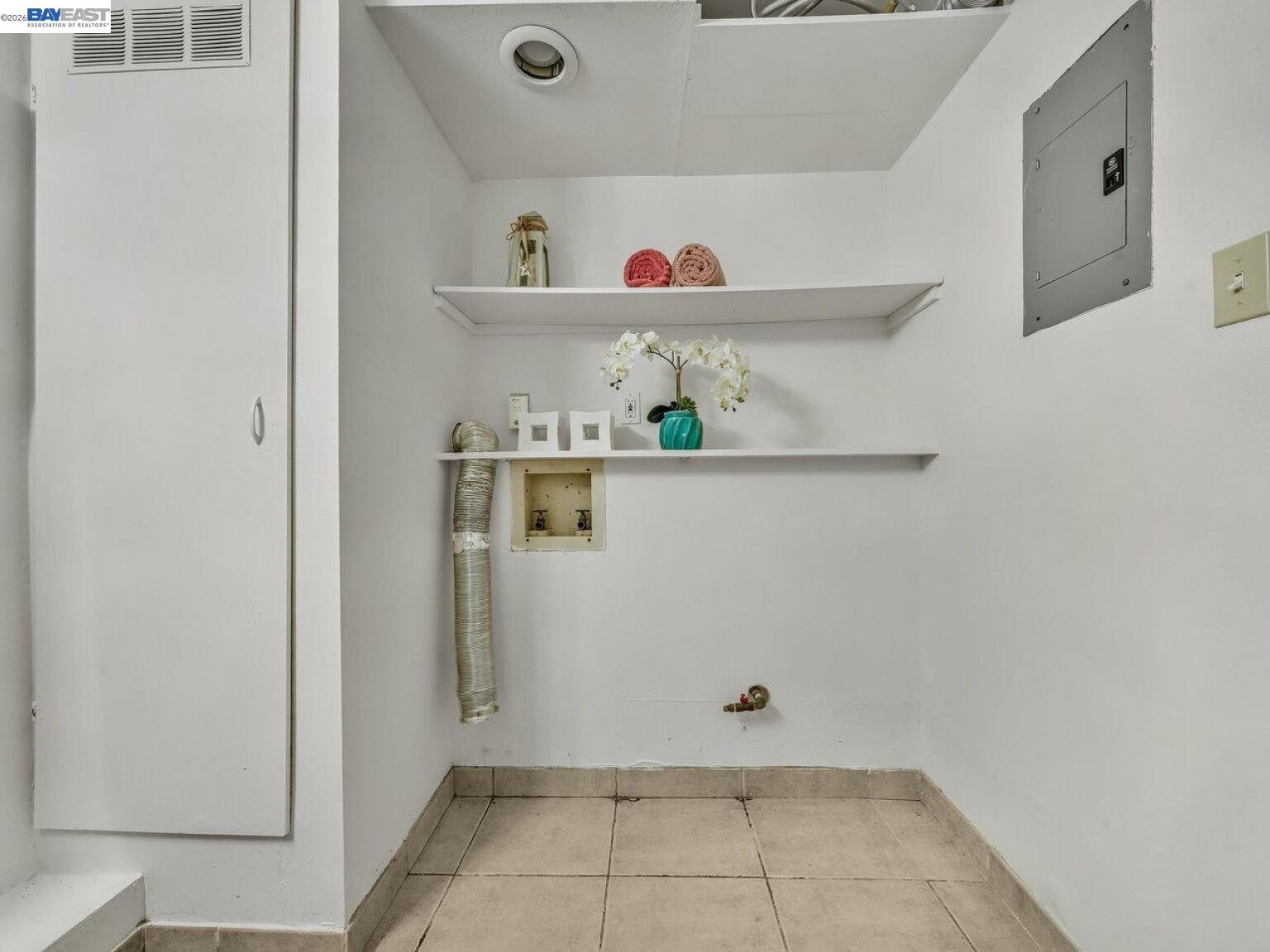 Detail Gallery Image 43 of 60 For 812 Washington Ave, Albany,  CA 94706 - 4 Beds | 2/1 Baths