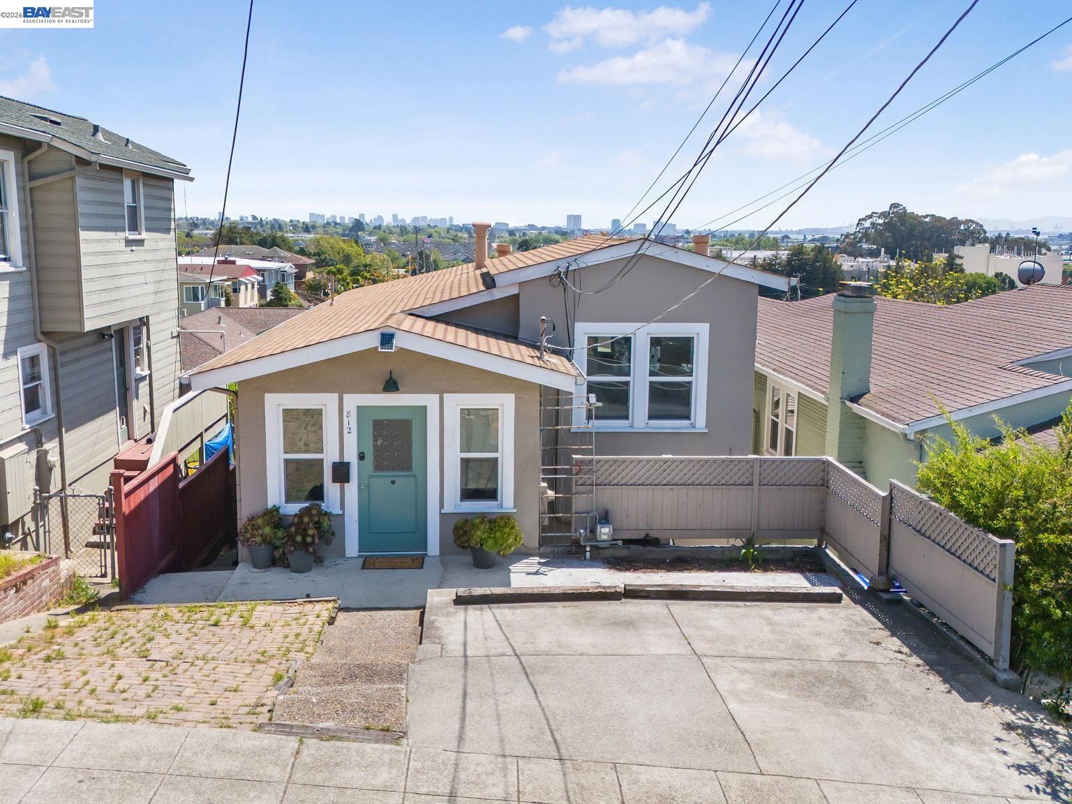 Detail Gallery Image 9 of 60 For 812 Washington Ave, Albany,  CA 94706 - 4 Beds | 2/1 Baths