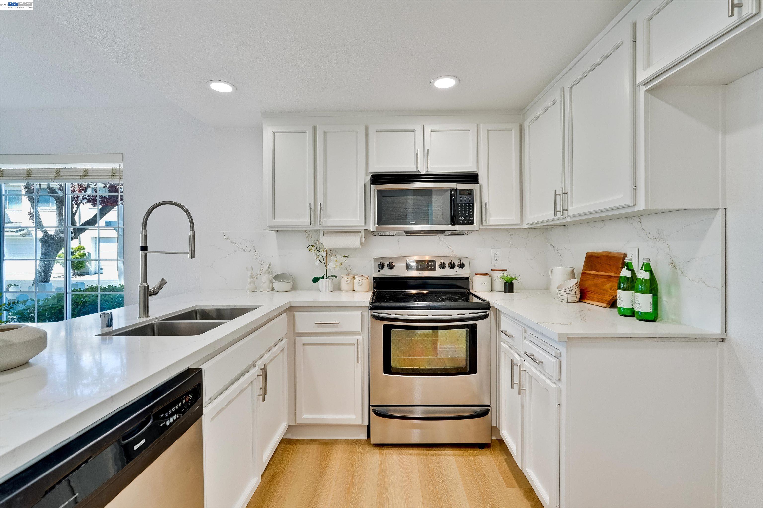 Detail Gallery Image 11 of 38 For 34743 Chanel Terrace, Fremont,  CA 94555 - 2 Beds | 2/1 Baths