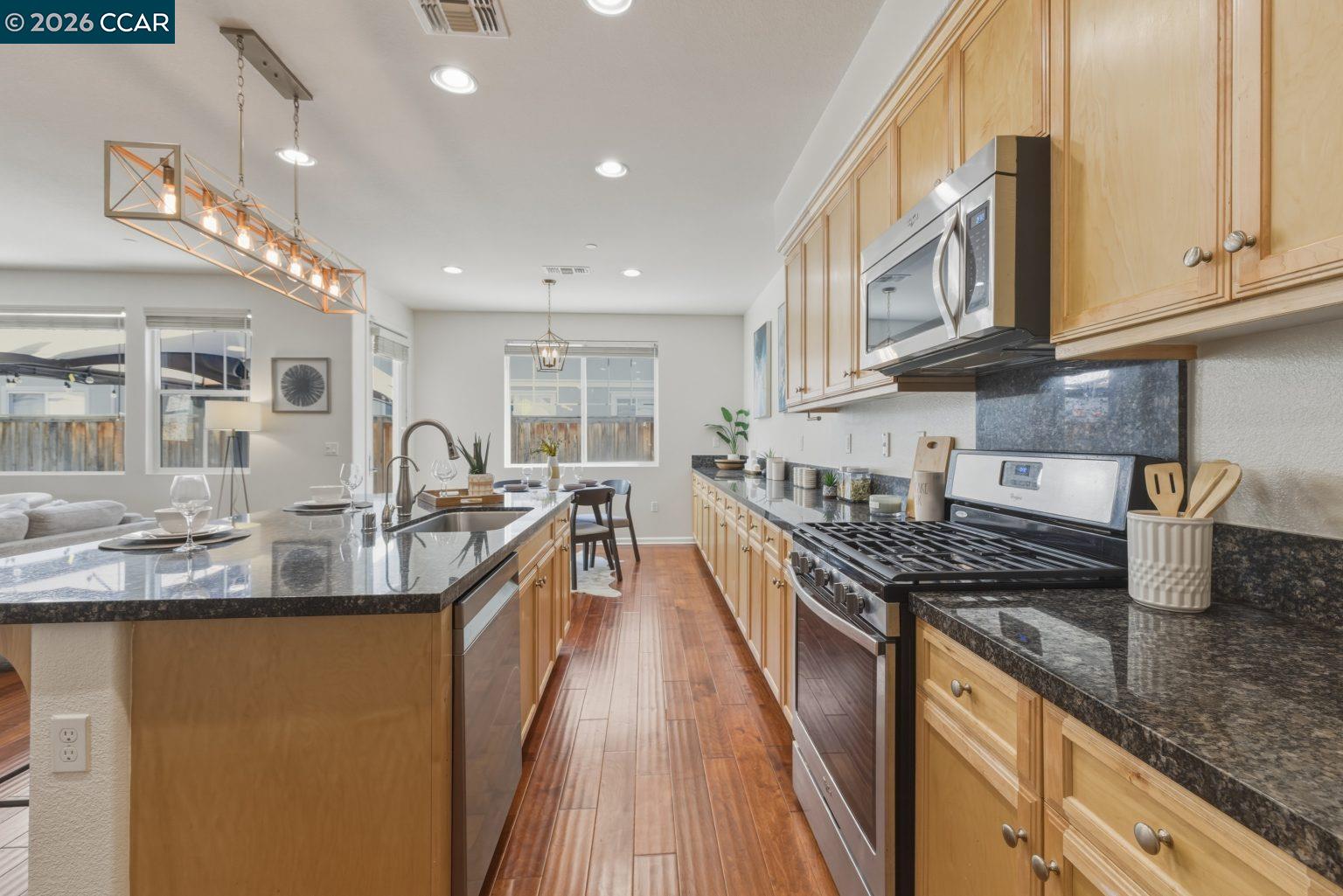 Detail Gallery Image 8 of 56 For 334 Pacifica Dr, Brentwood,  CA 94513 - 5 Beds | 3 Baths