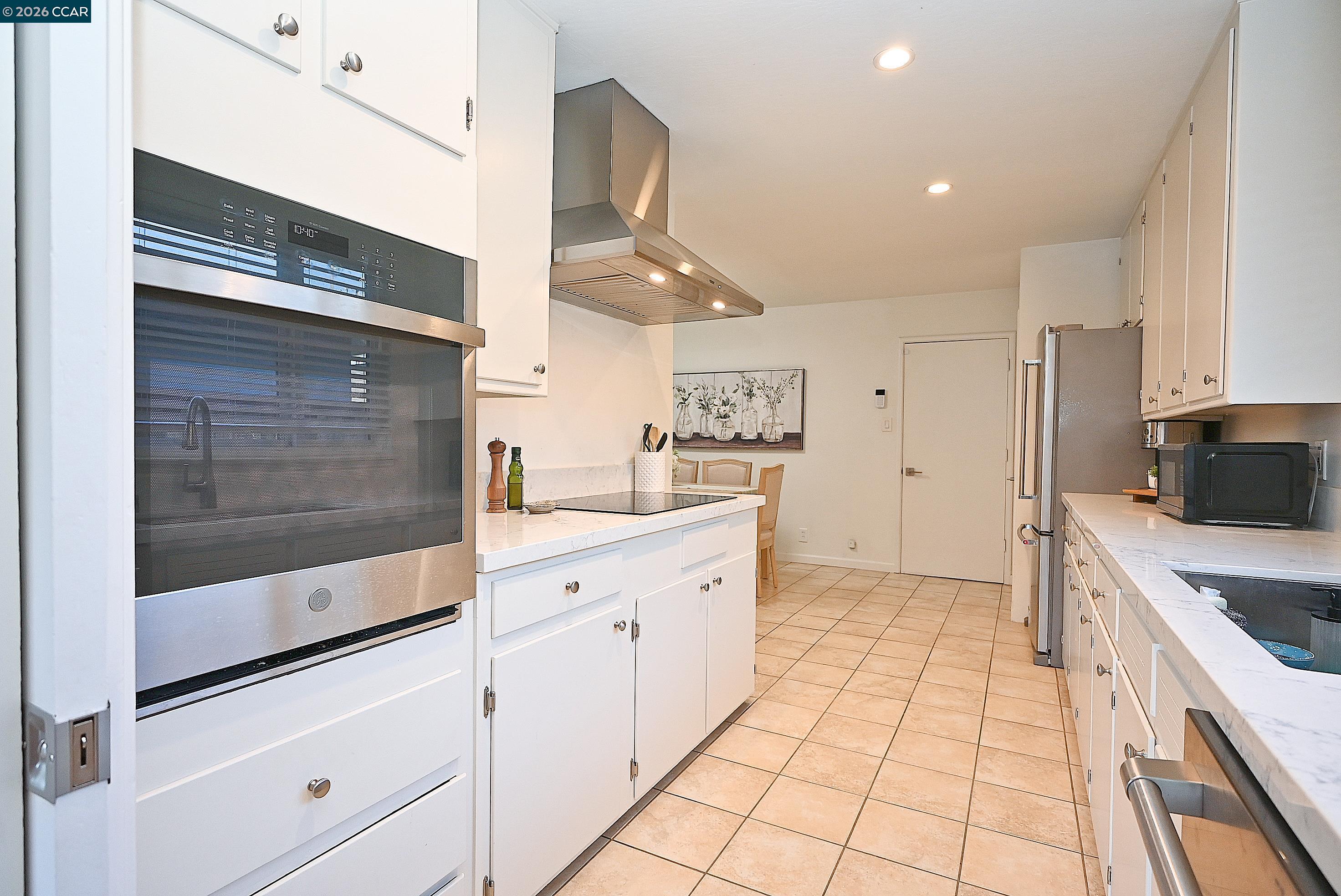 Detail Gallery Image 8 of 32 For 1156 Carey Dr, Concord,  CA 94520 - 3 Beds | 2 Baths