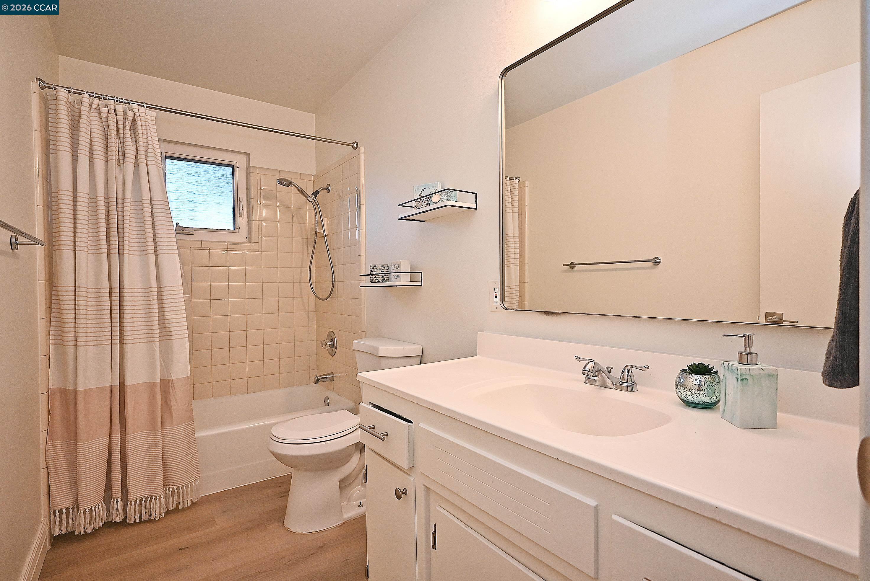 Detail Gallery Image 16 of 32 For 1156 Carey Dr, Concord,  CA 94520 - 3 Beds | 2 Baths