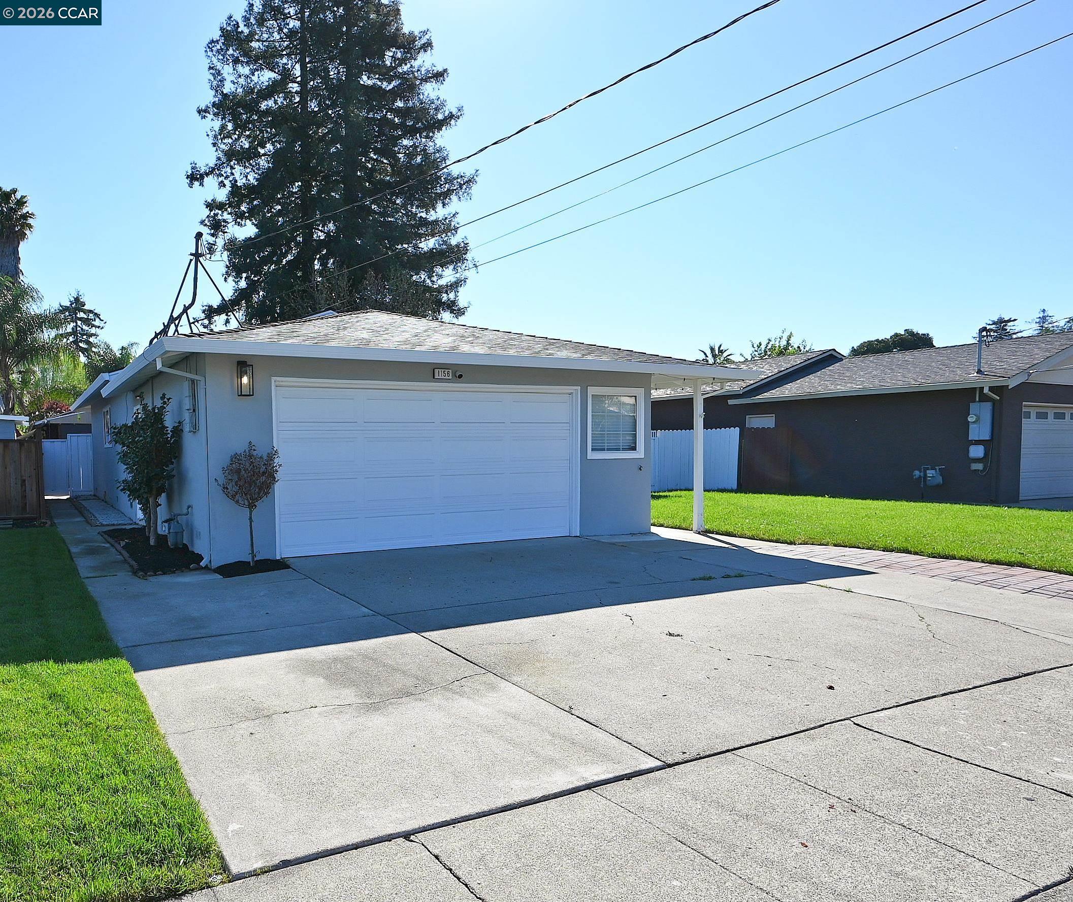 Detail Gallery Image 3 of 32 For 1156 Carey Dr, Concord,  CA 94520 - 3 Beds | 2 Baths