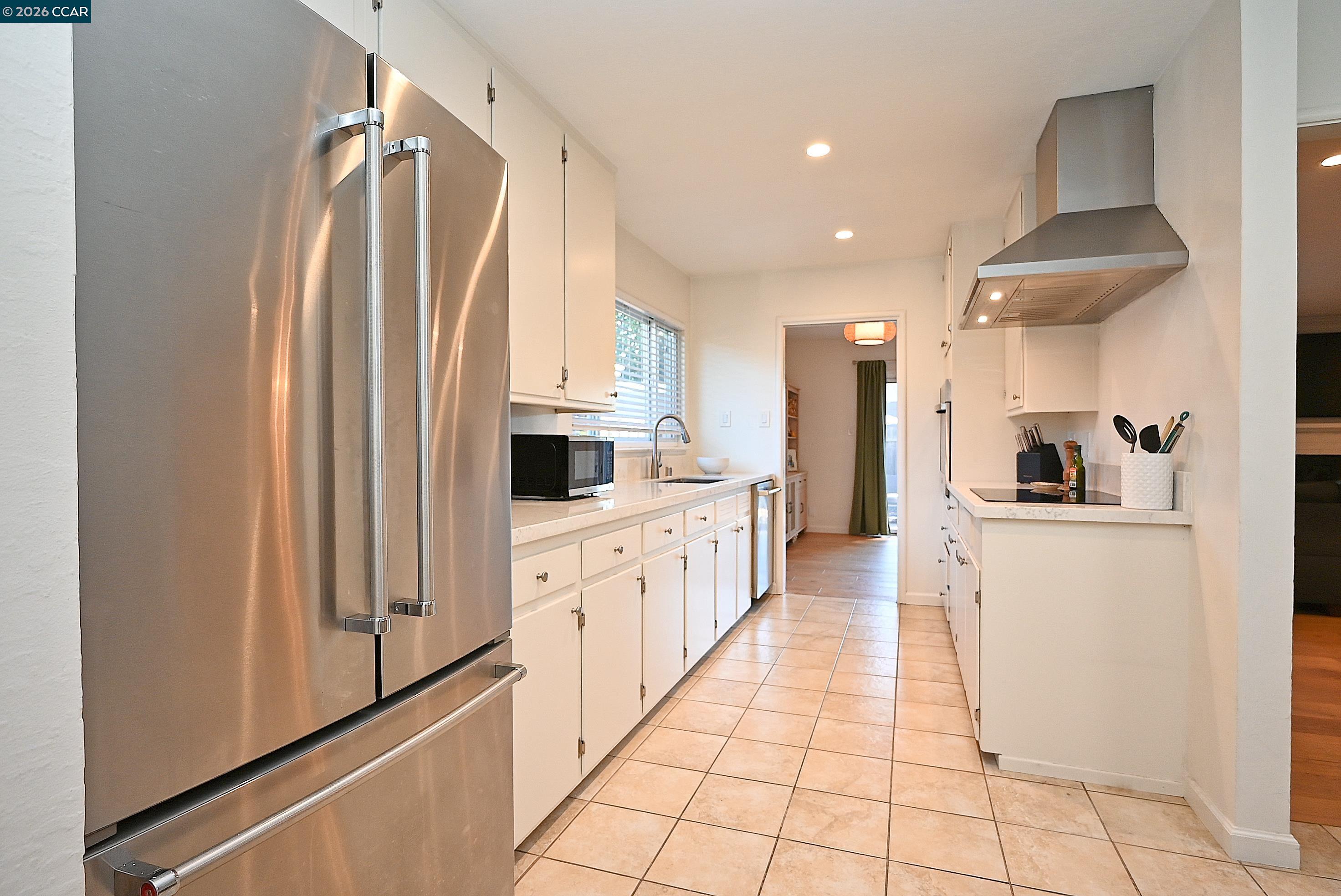 Detail Gallery Image 6 of 32 For 1156 Carey Dr, Concord,  CA 94520 - 3 Beds | 2 Baths