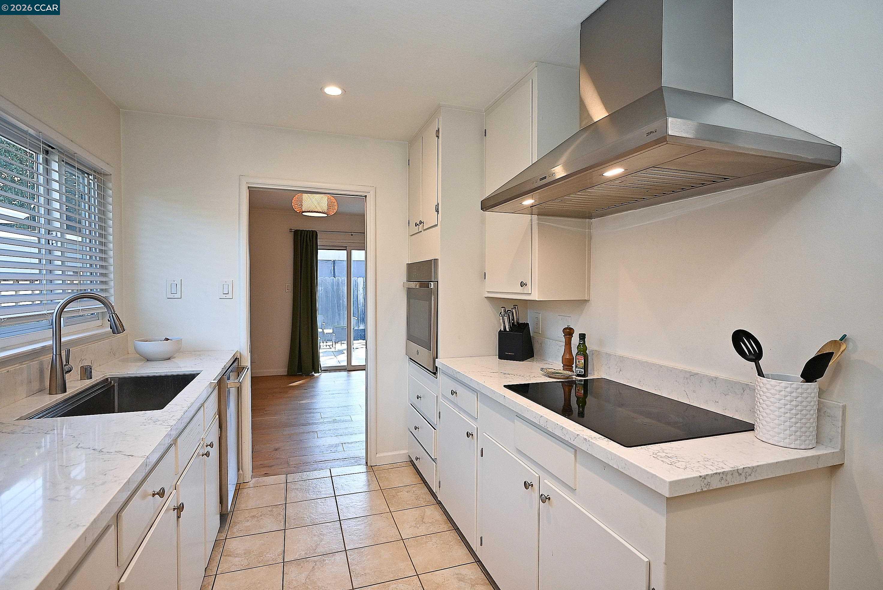 Detail Gallery Image 7 of 32 For 1156 Carey Dr, Concord,  CA 94520 - 3 Beds | 2 Baths