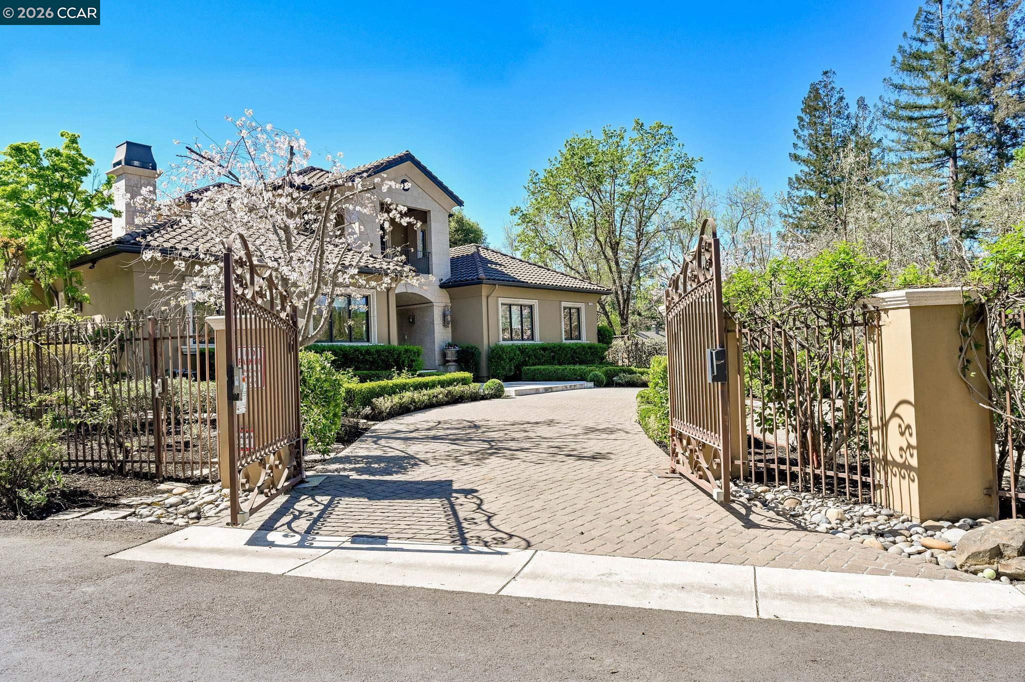 Detail Gallery Image 2 of 60 For 2080 Calle Los Callados, Diablo,  CA 94528 - 5 Beds | 7/1 Baths