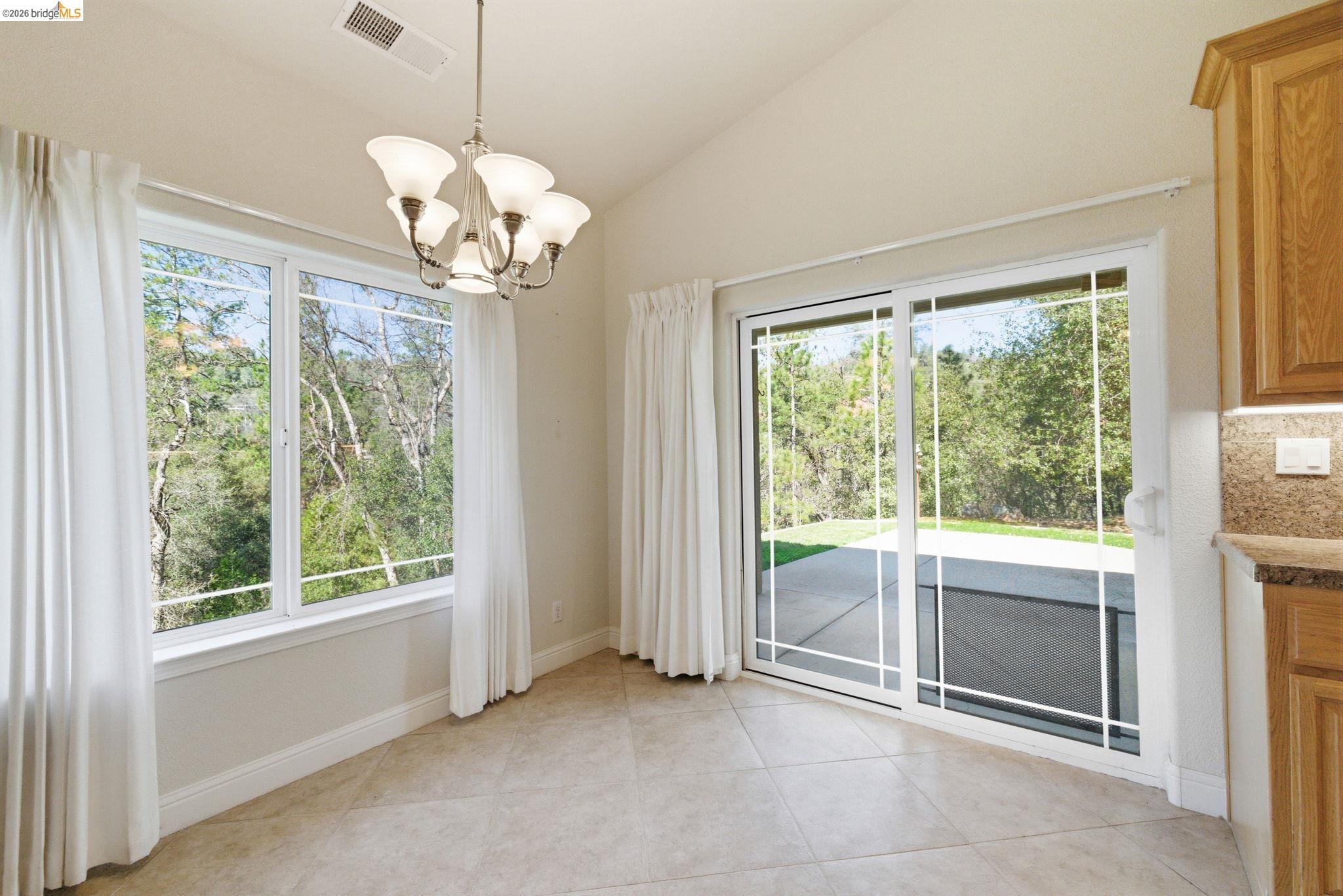 Detail Gallery Image 12 of 43 For 20245 Tuolumne Rd North, Tuolumne,  CA 95379 - 3 Beds | 3 Baths