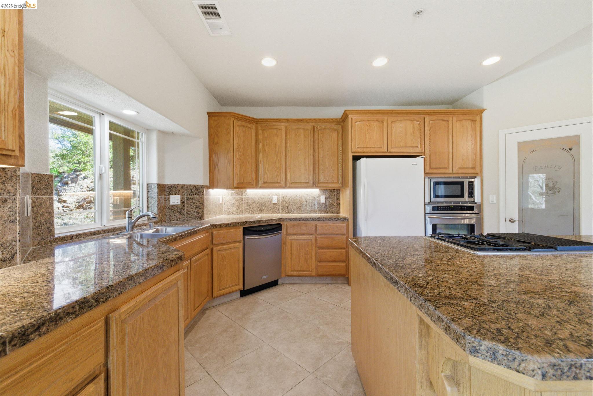 Detail Gallery Image 16 of 43 For 20245 Tuolumne Rd North, Tuolumne,  CA 95379 - 3 Beds | 3 Baths