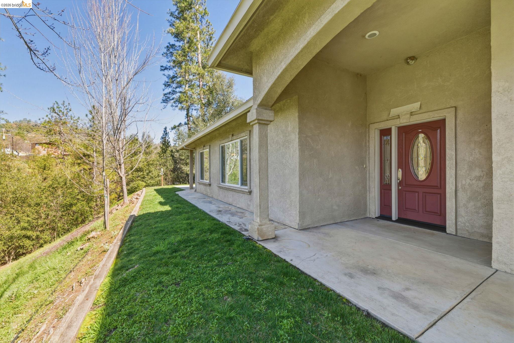 Detail Gallery Image 4 of 43 For 20245 Tuolumne Rd North, Tuolumne,  CA 95379 - 3 Beds | 3 Baths